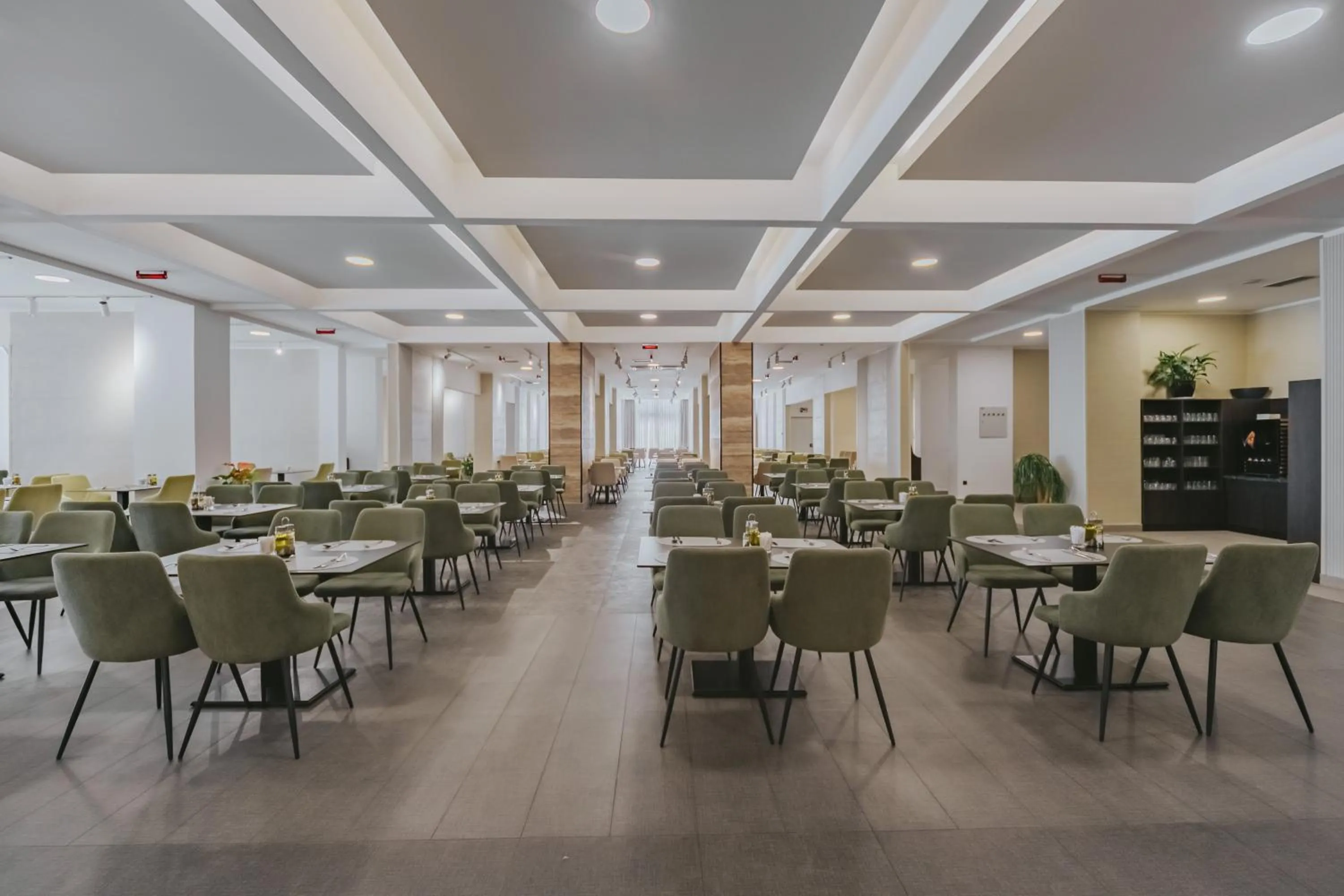 Restaurant/places to eat in Hotel Tara Becici