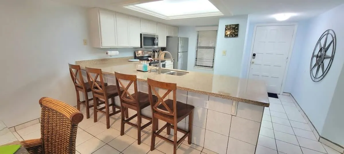 Dining area in Saida Towers II #104