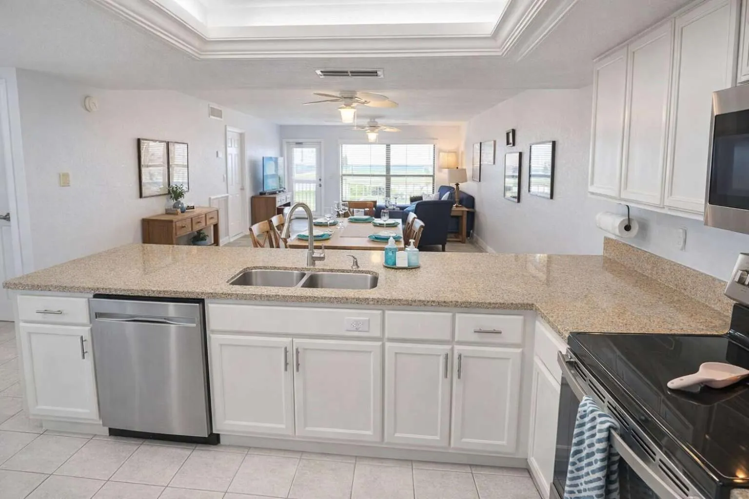 Kitchen or kitchenette in Saida Towers II #104