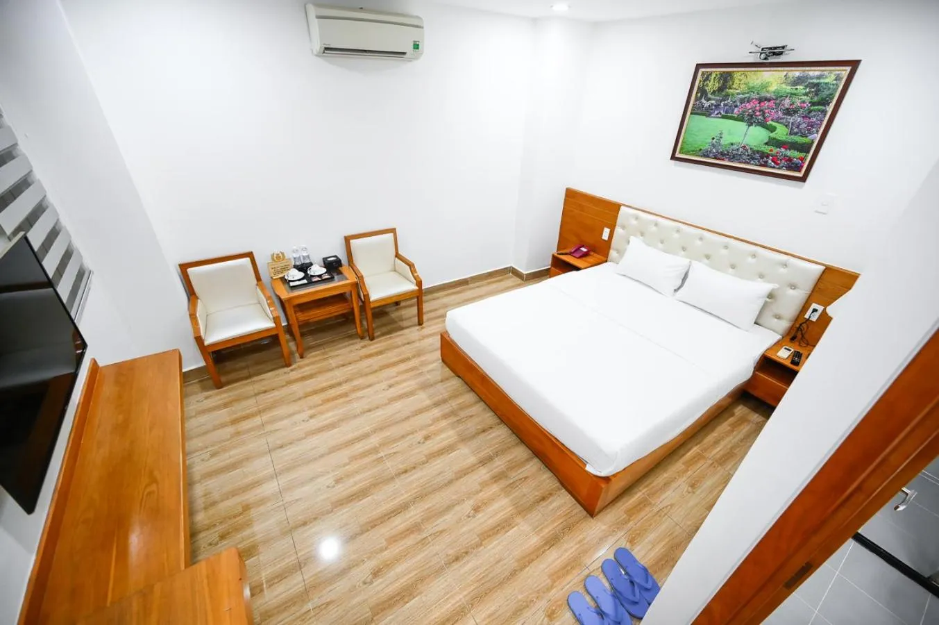 Photo of the whole room, Bed in Vivian Airport Hotel Saigon