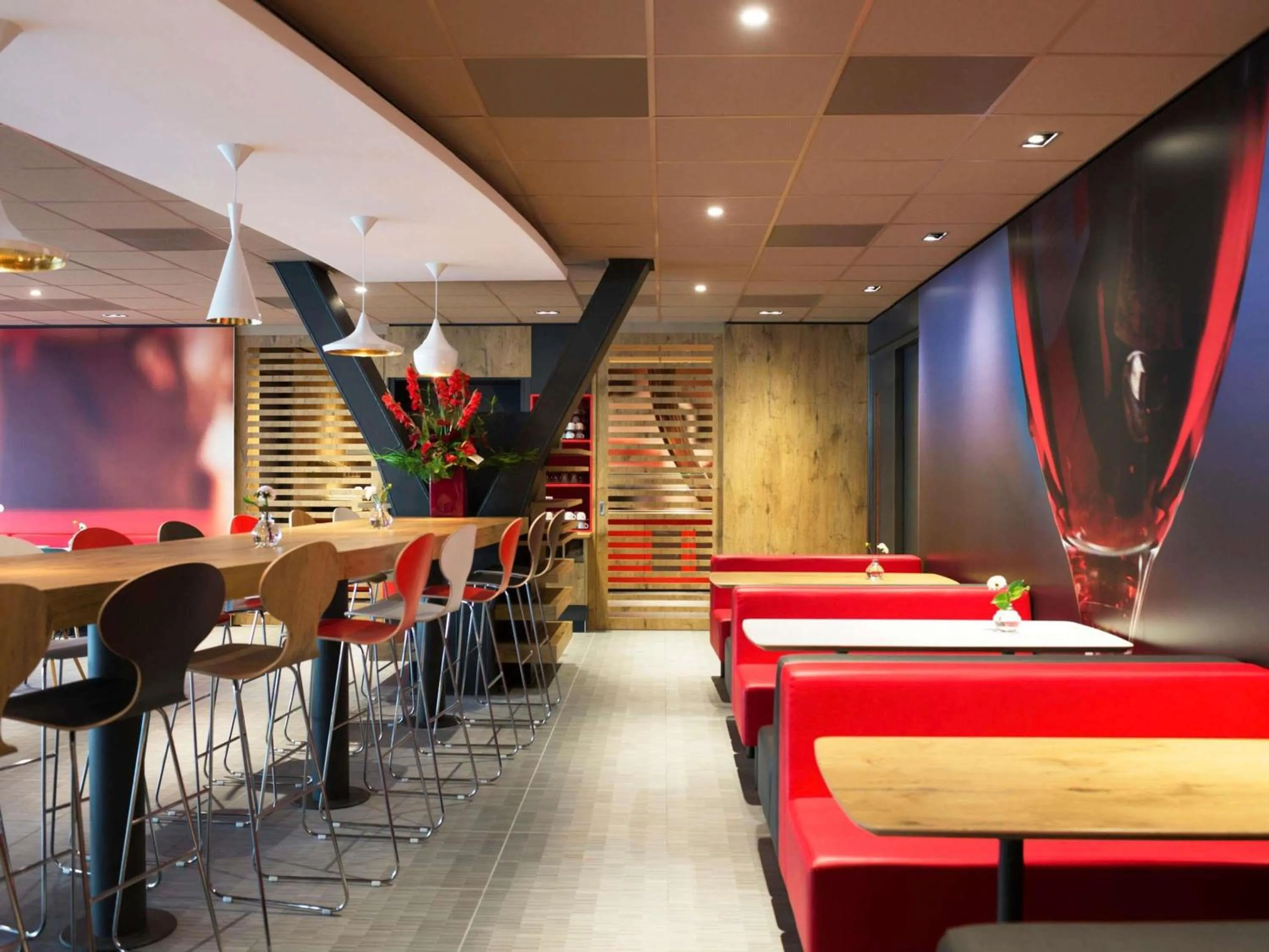 Lounge or bar in ibis Rotterdam City Centre