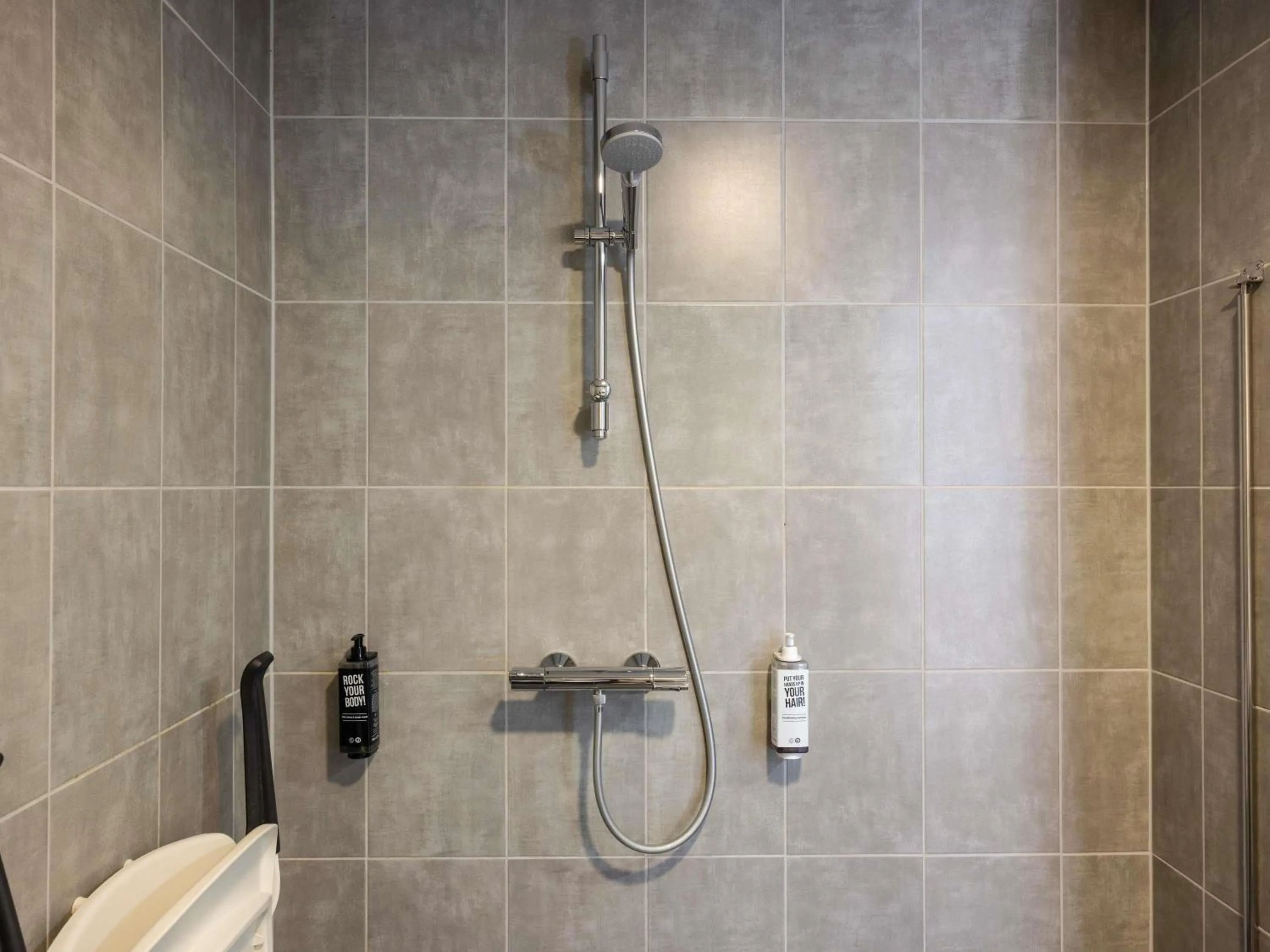 Bedroom in ibis Rotterdam City Centre