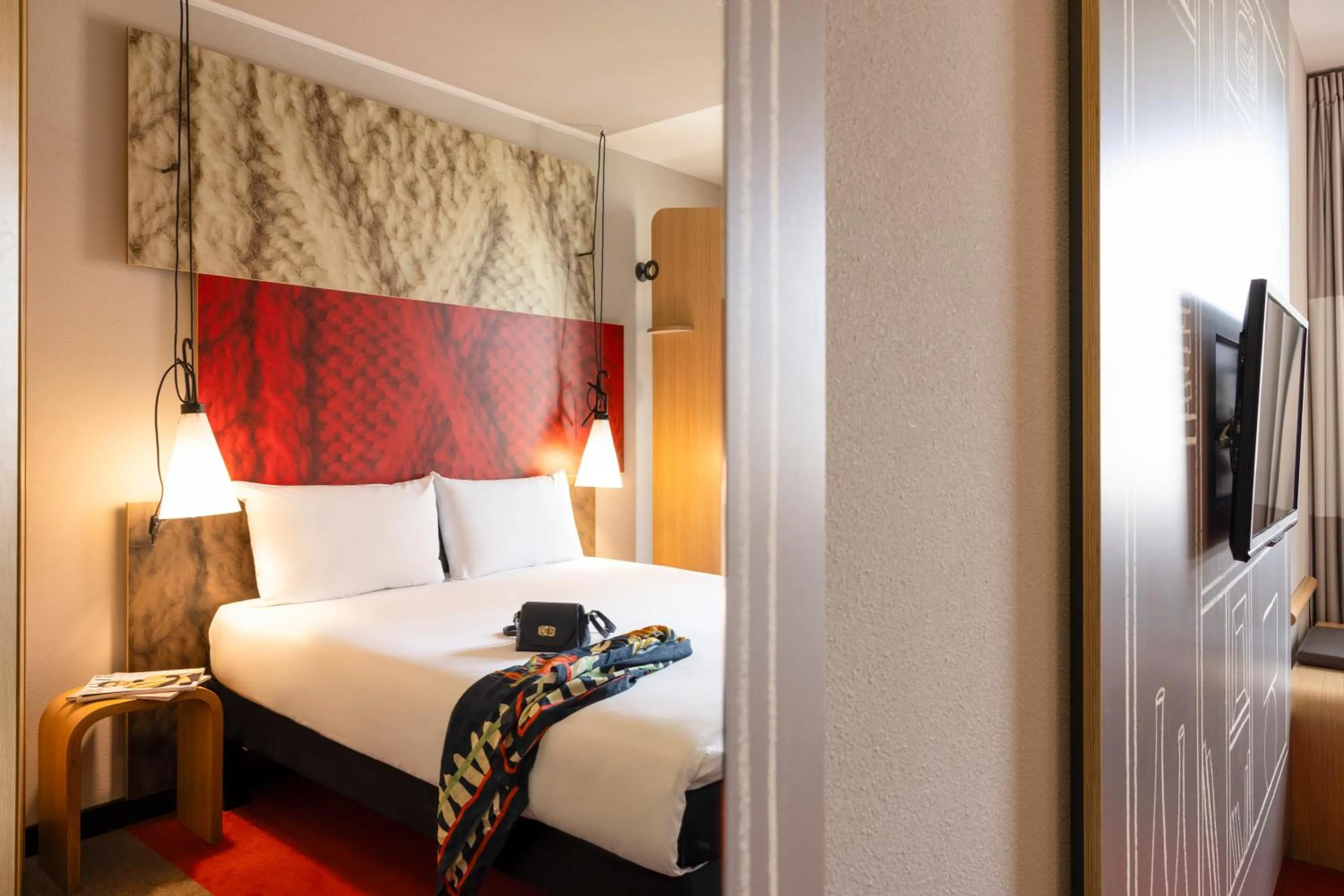 Bed in ibis Rotterdam City Centre