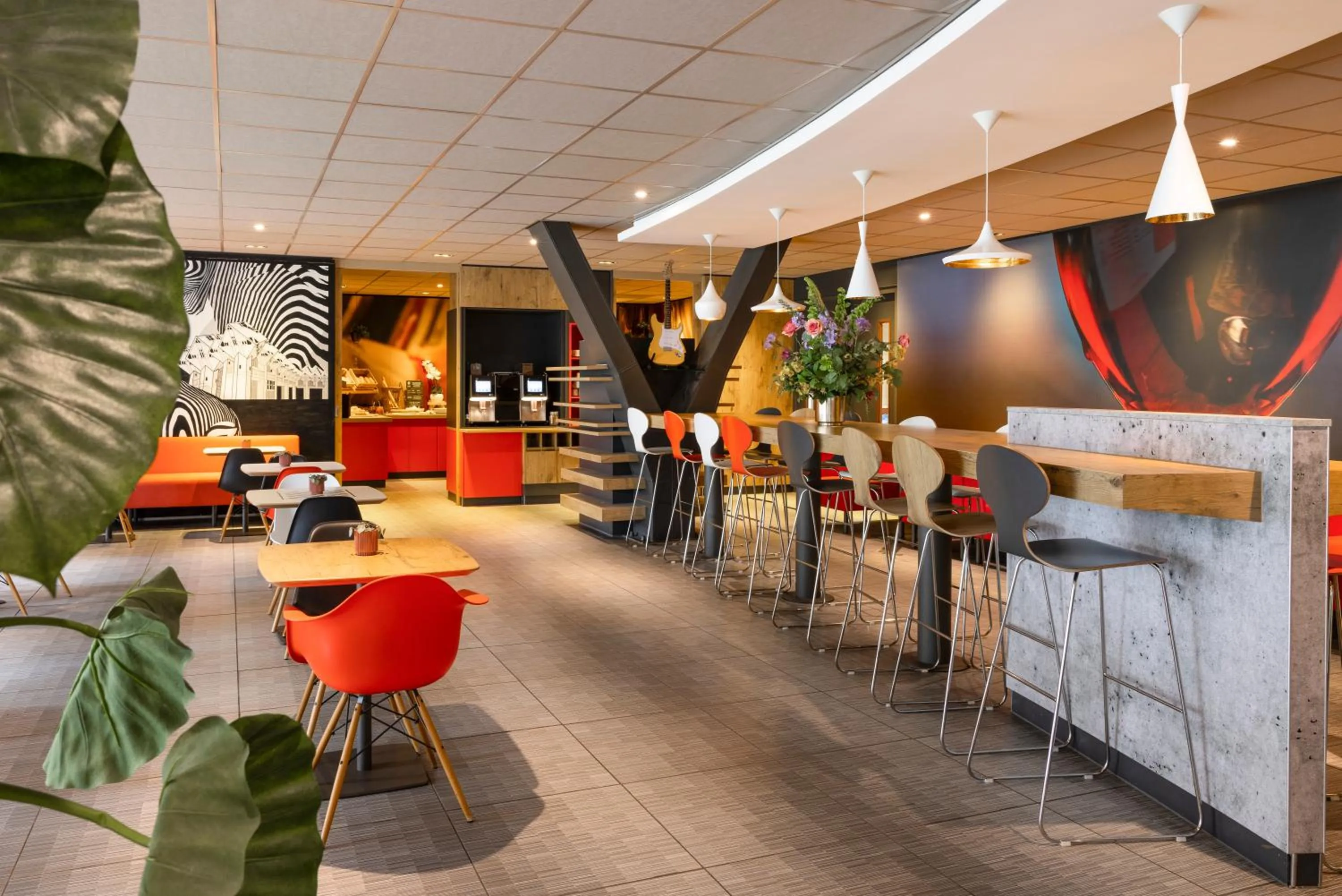 Restaurant/places to eat in ibis Rotterdam City Centre