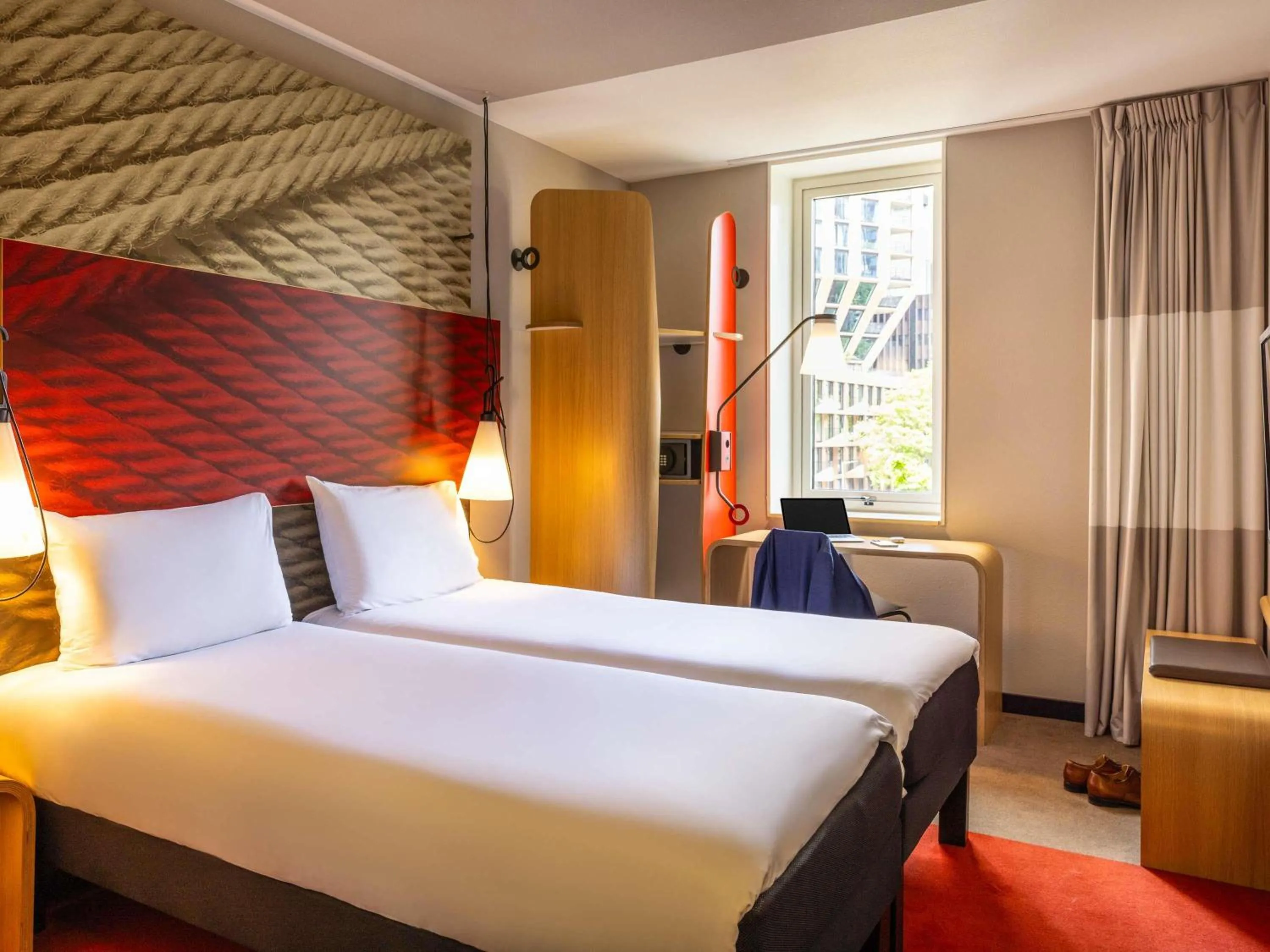 Bedroom, Bed in ibis Rotterdam City Centre