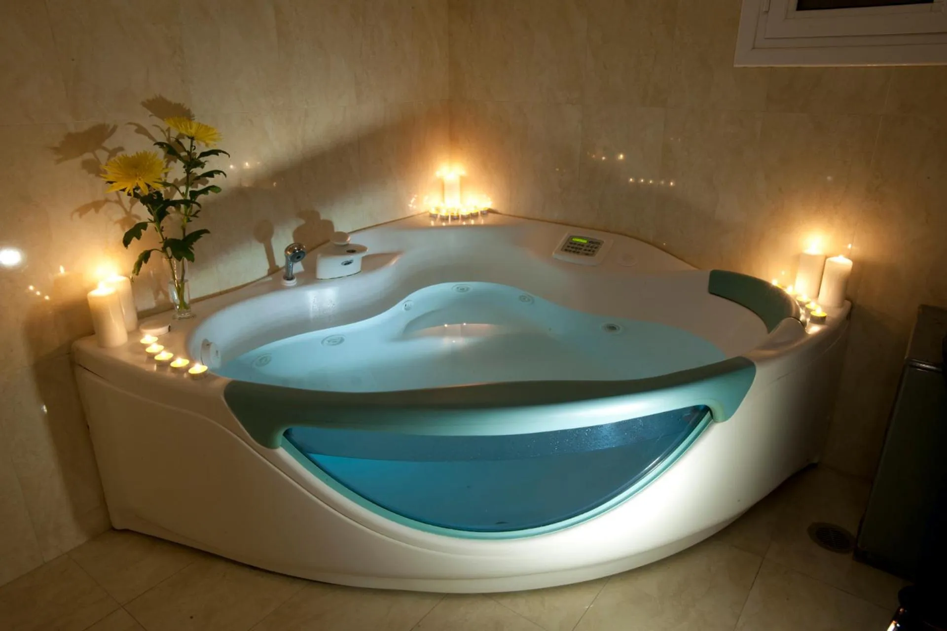 Hot Tub in The Crystal Blue Hotel