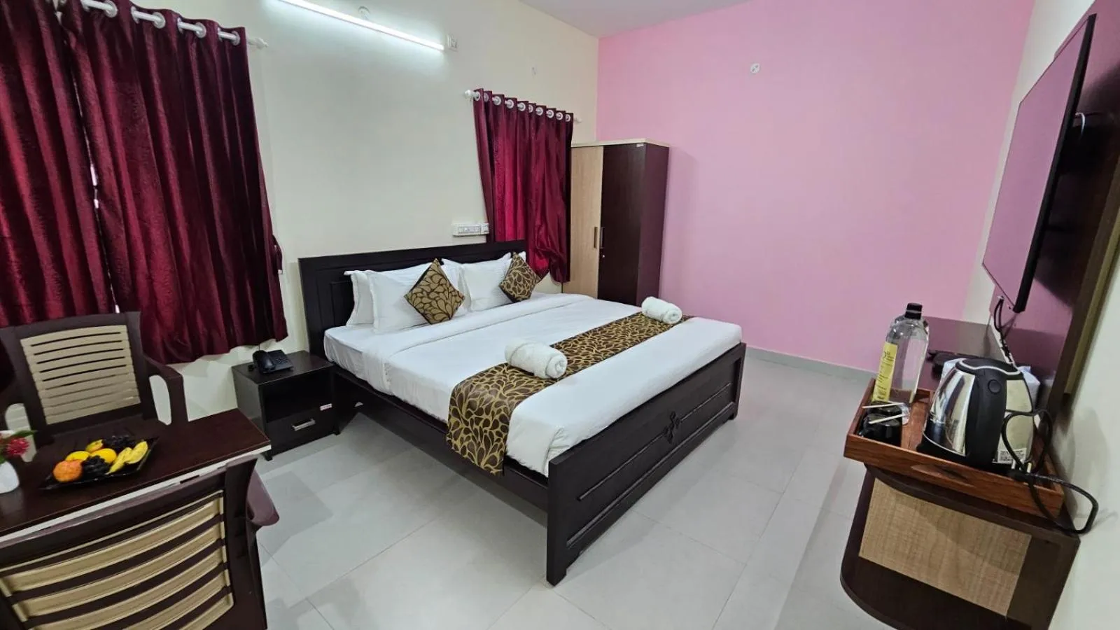 Photo of the whole room, Bed in TIO -THE INDIAN ORIGIN HOTELS & RESORTS - Yercaud