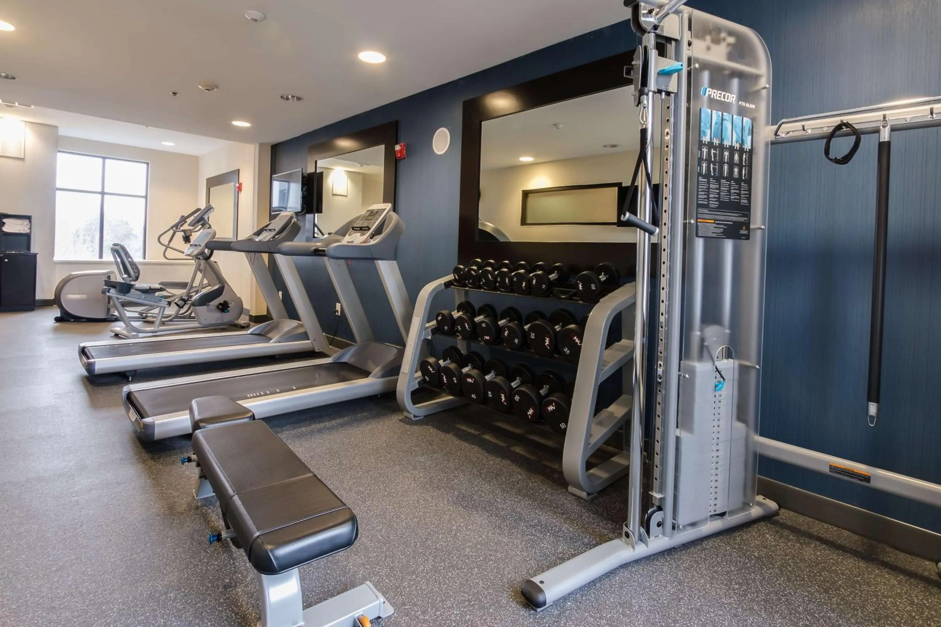 Fitness centre/facilities in Hampton Inn White House