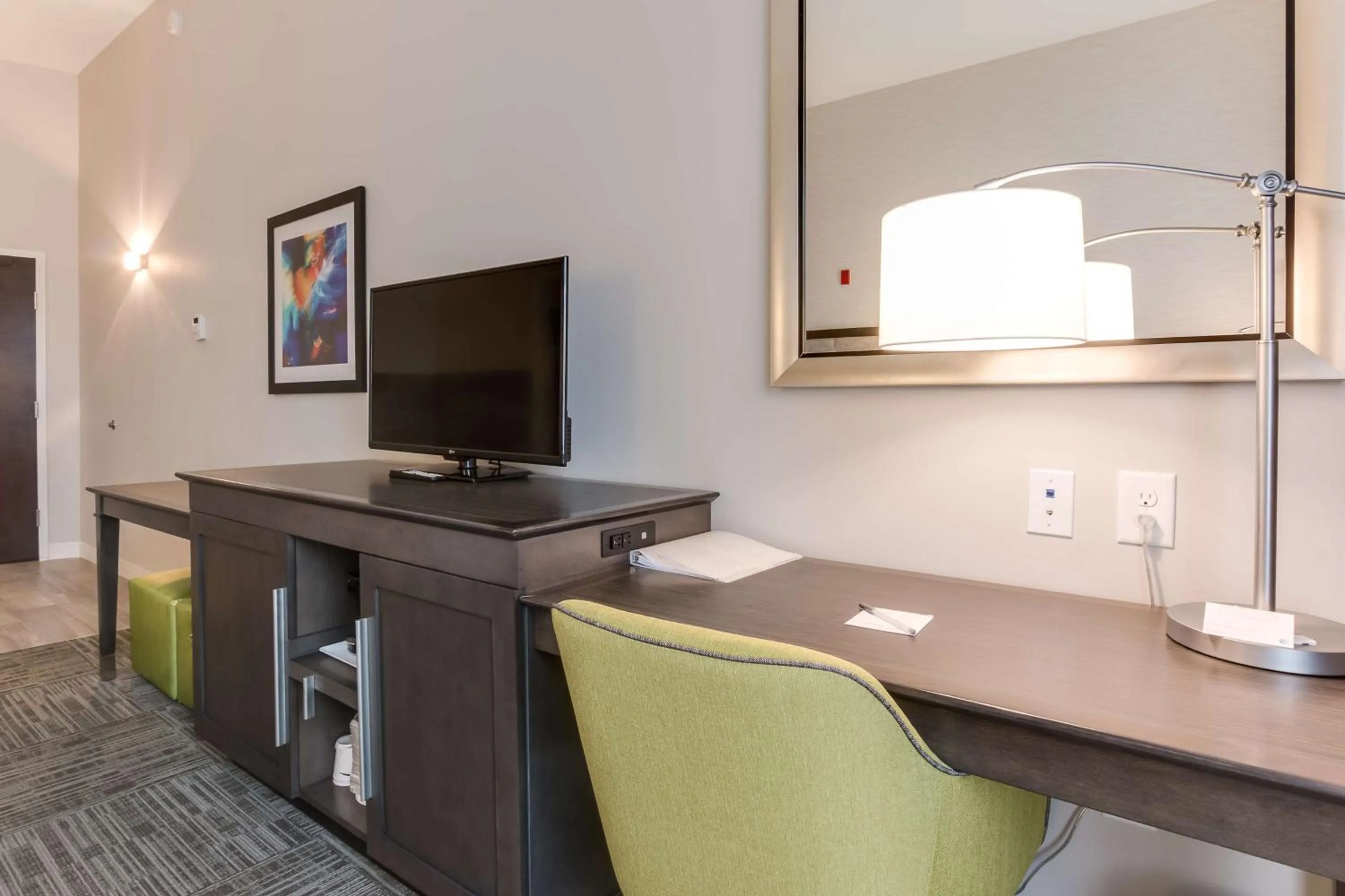 Bed in Hampton Inn White House