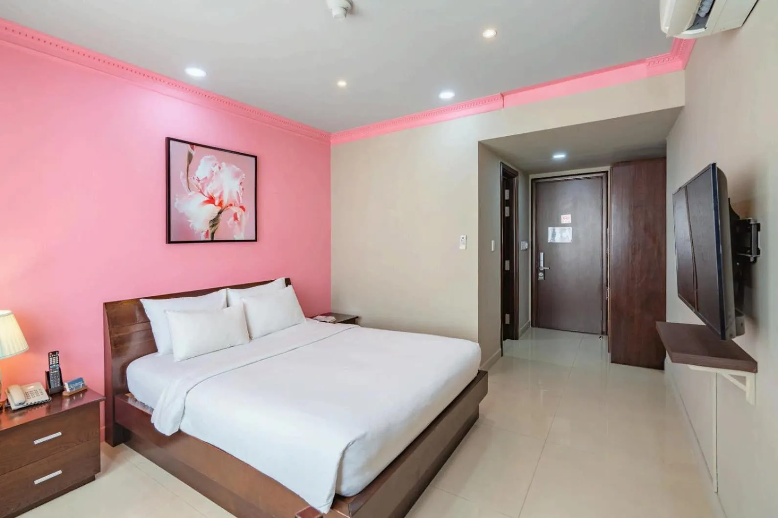 Communal lounge/ TV room, Bed in La Serena Hotel & Apartment