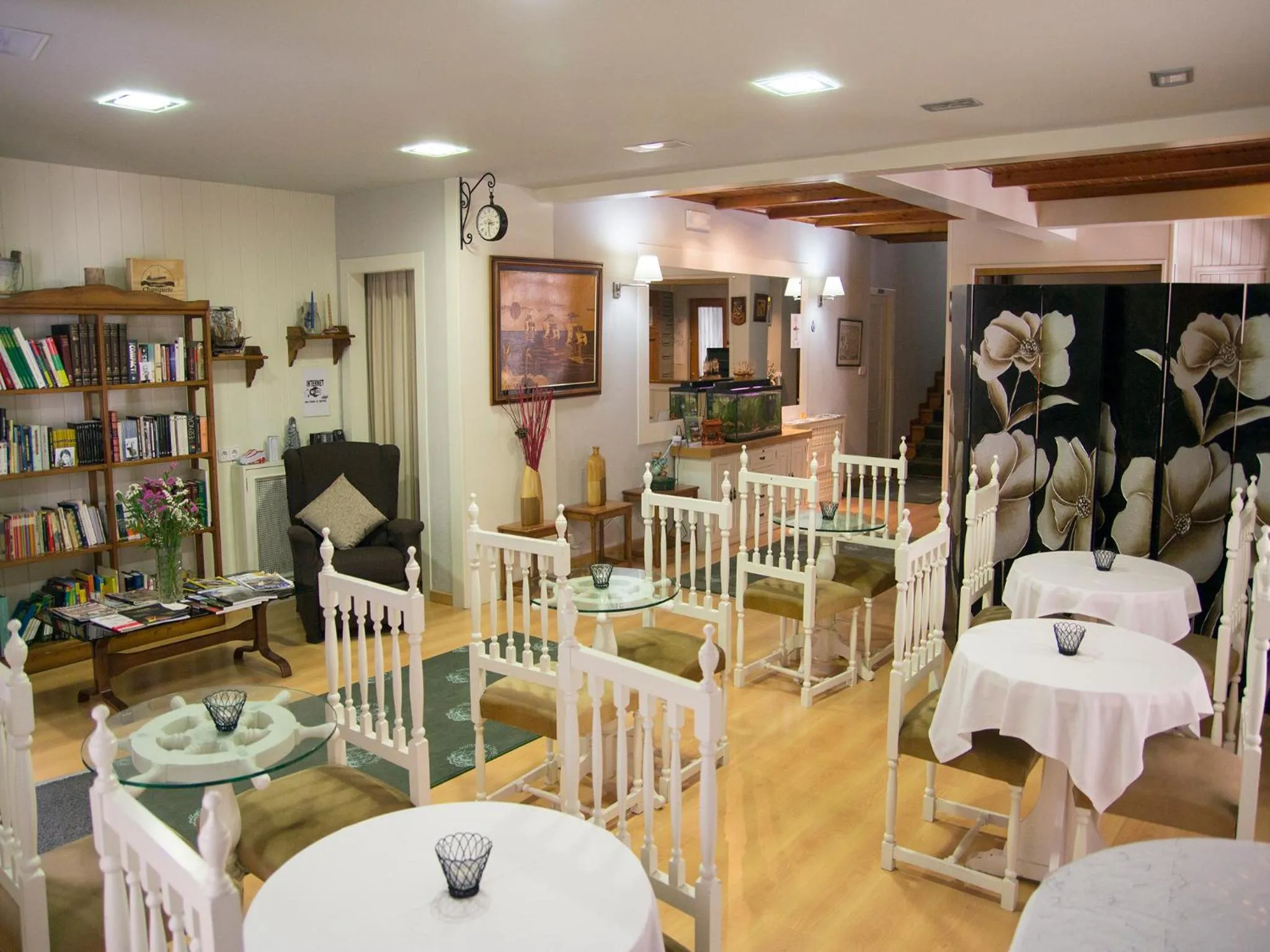 Communal lounge/ TV room in Hotel Tres Carabelas