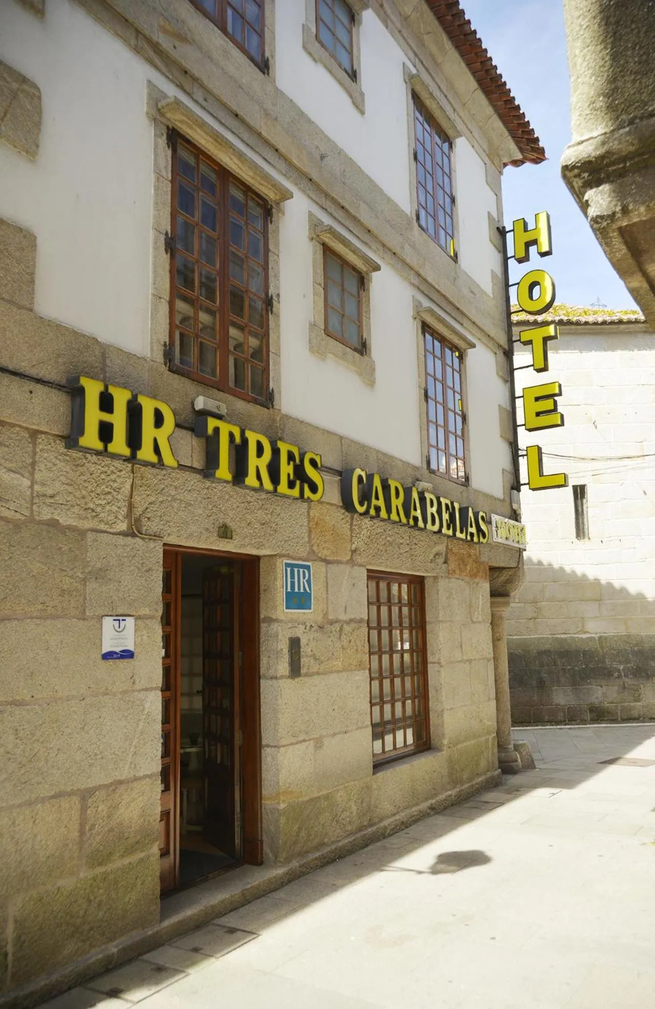 Facade/entrance in Hotel Tres Carabelas
