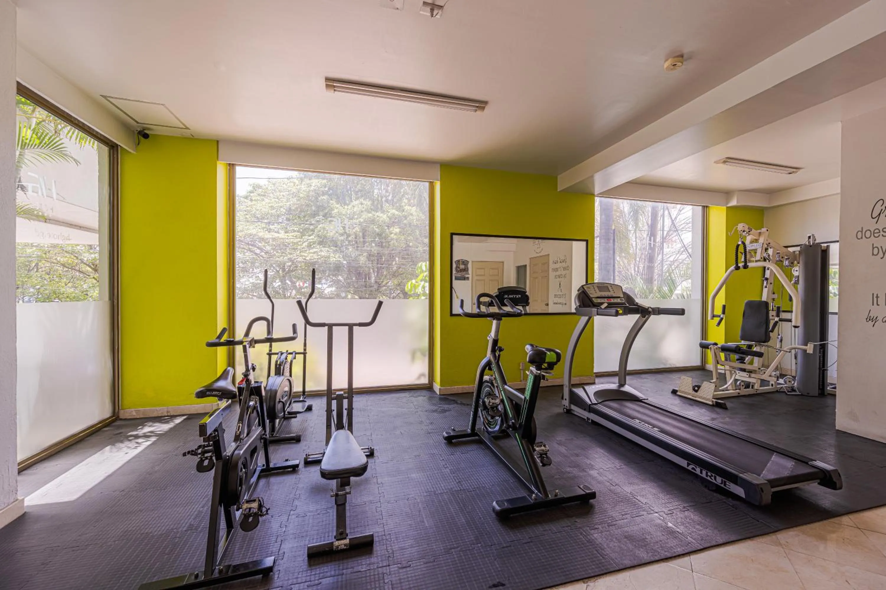 Fitness centre/facilities in HG Hotel