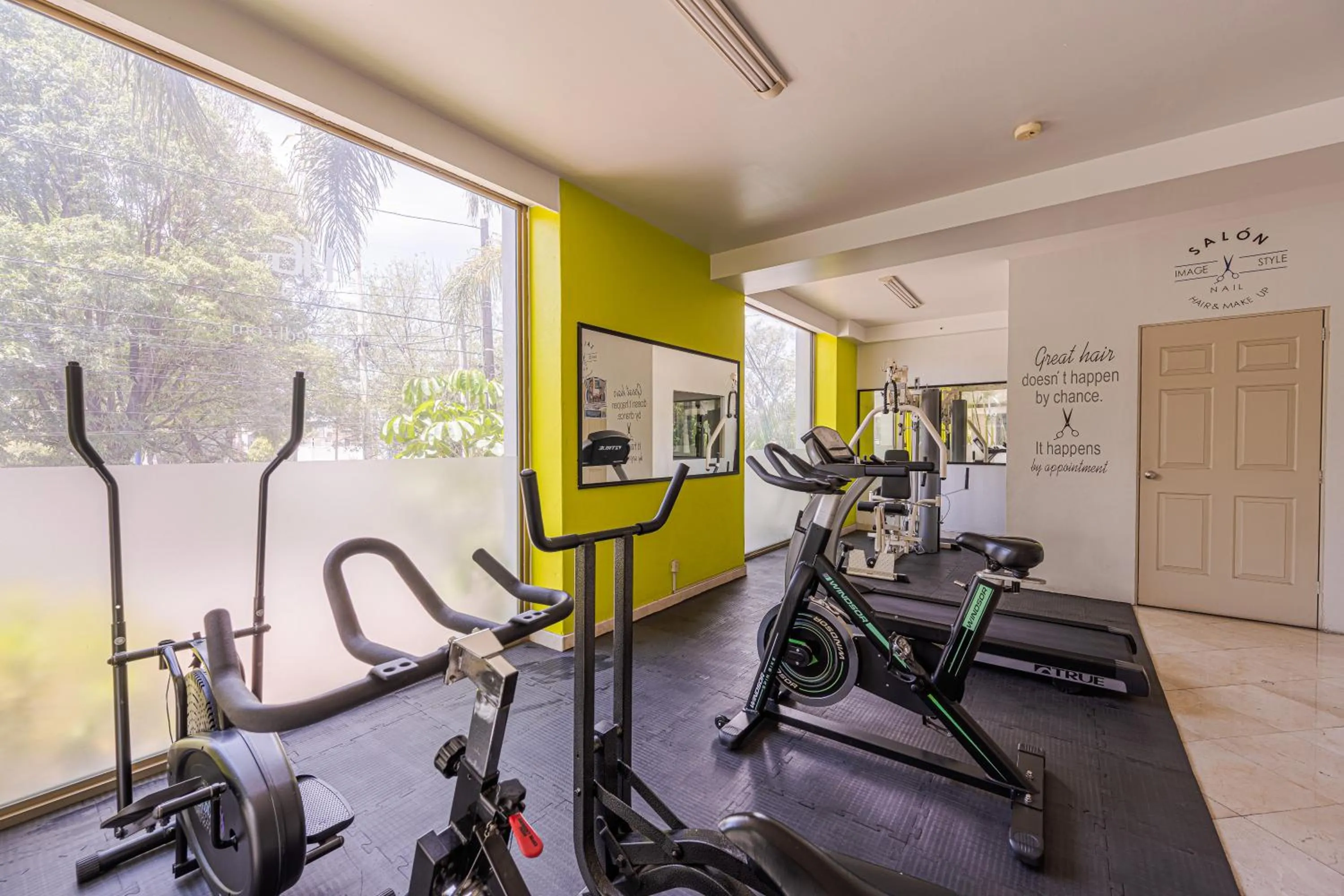Fitness centre/facilities in HG Hotel