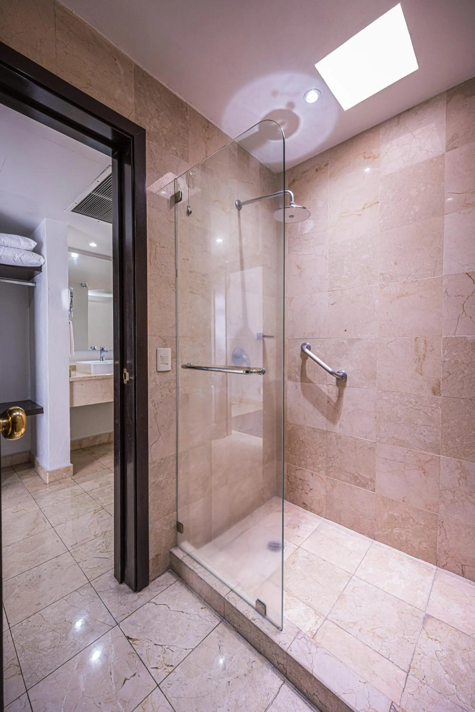 Bathroom in HG Hotel