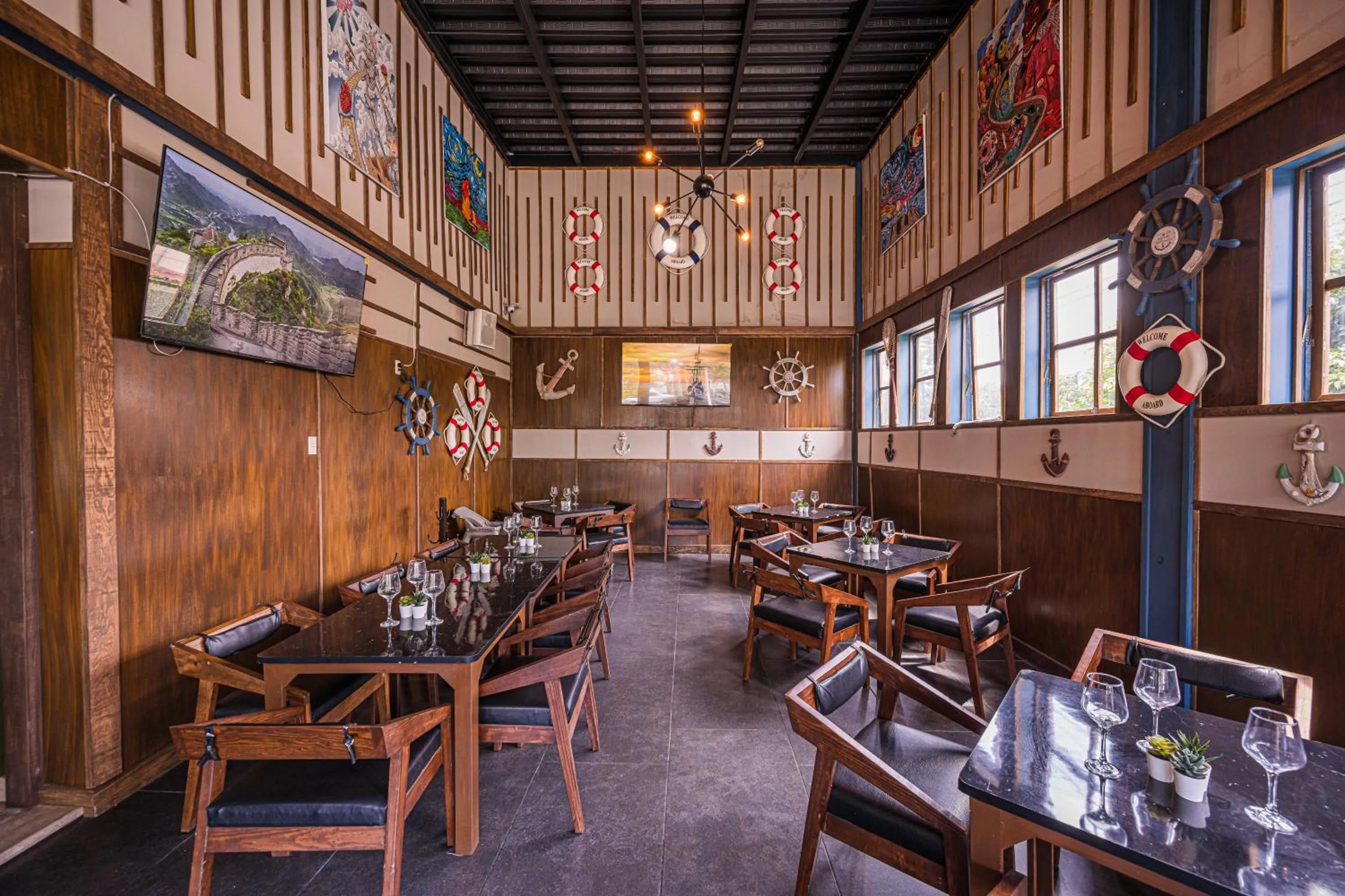 Restaurant/places to eat in HG Hotel