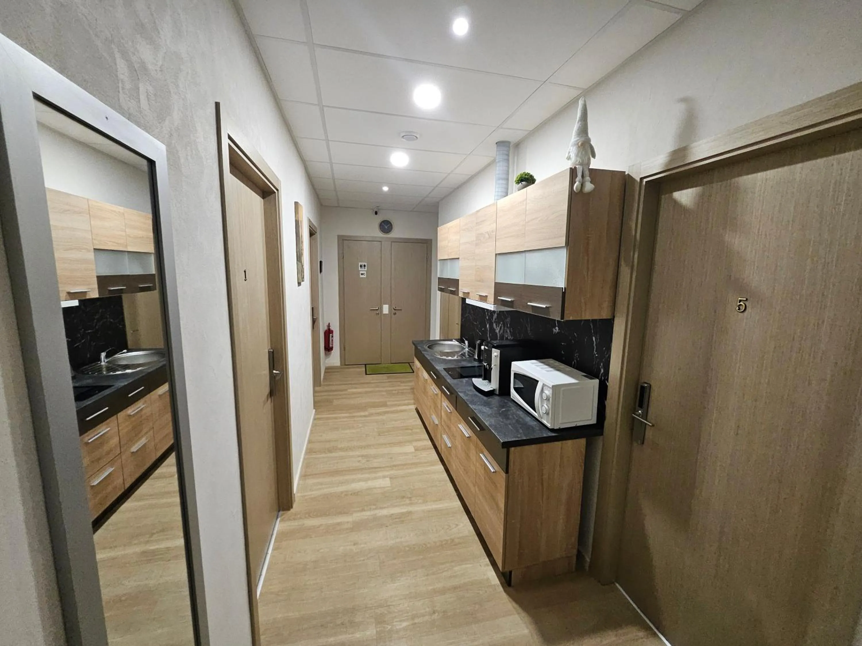 Kitchen or kitchenette in Kauno apartamentai king size bed