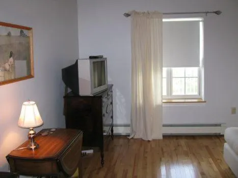 TV and multimedia in Tulloch Inn & Gifts