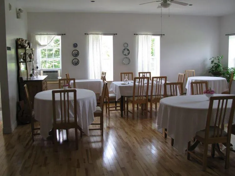 Restaurant/places to eat in Tulloch Inn & Gifts