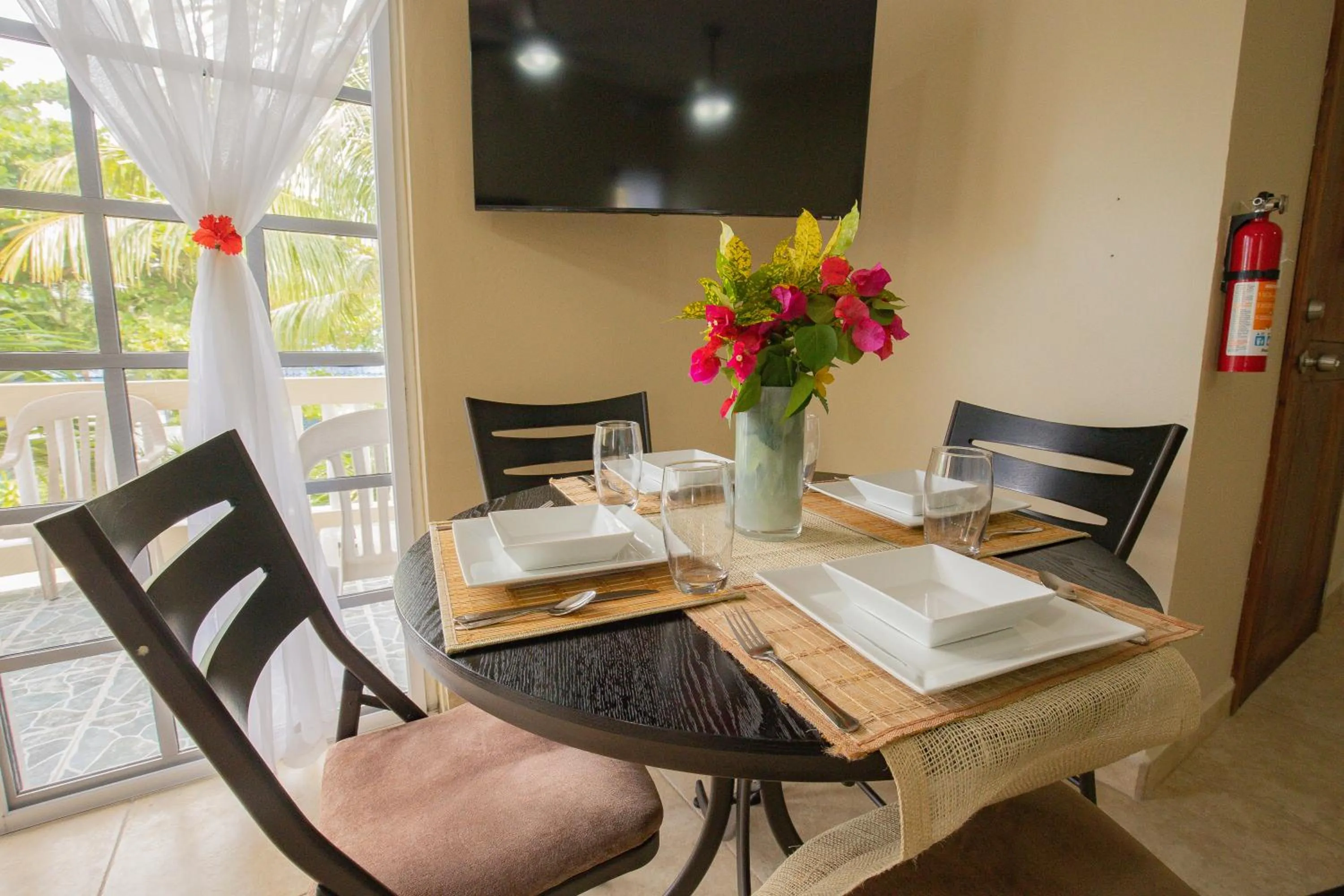 TV and multimedia in Hidden Jewel Boutique Hotel