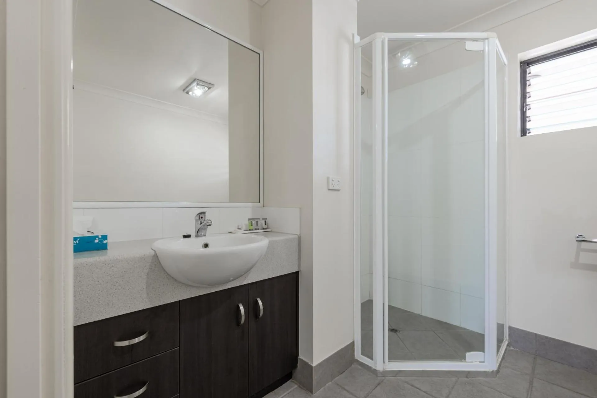 Shower in Dalby Fairway Motor Inn