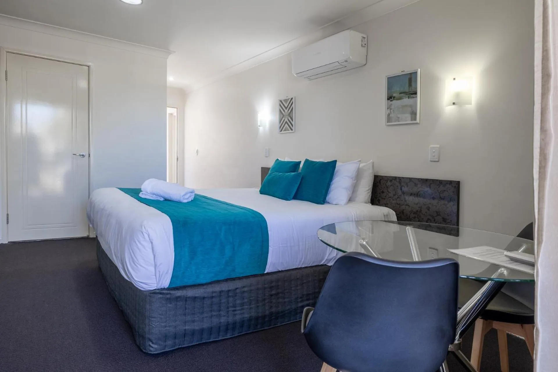 Bed in Dalby Fairway Motor Inn