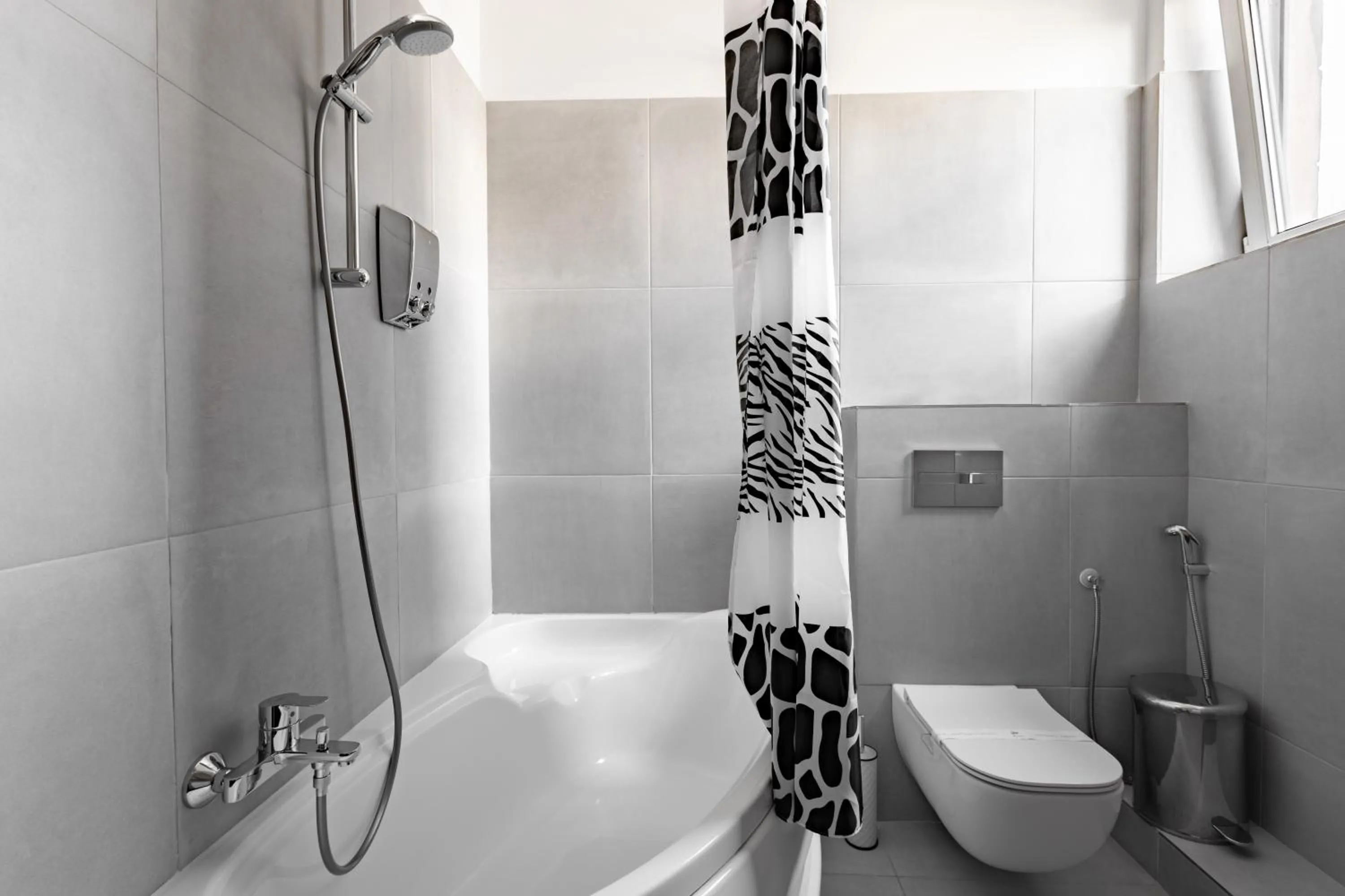 Toilet in Piccolo Mondo by CityBookings