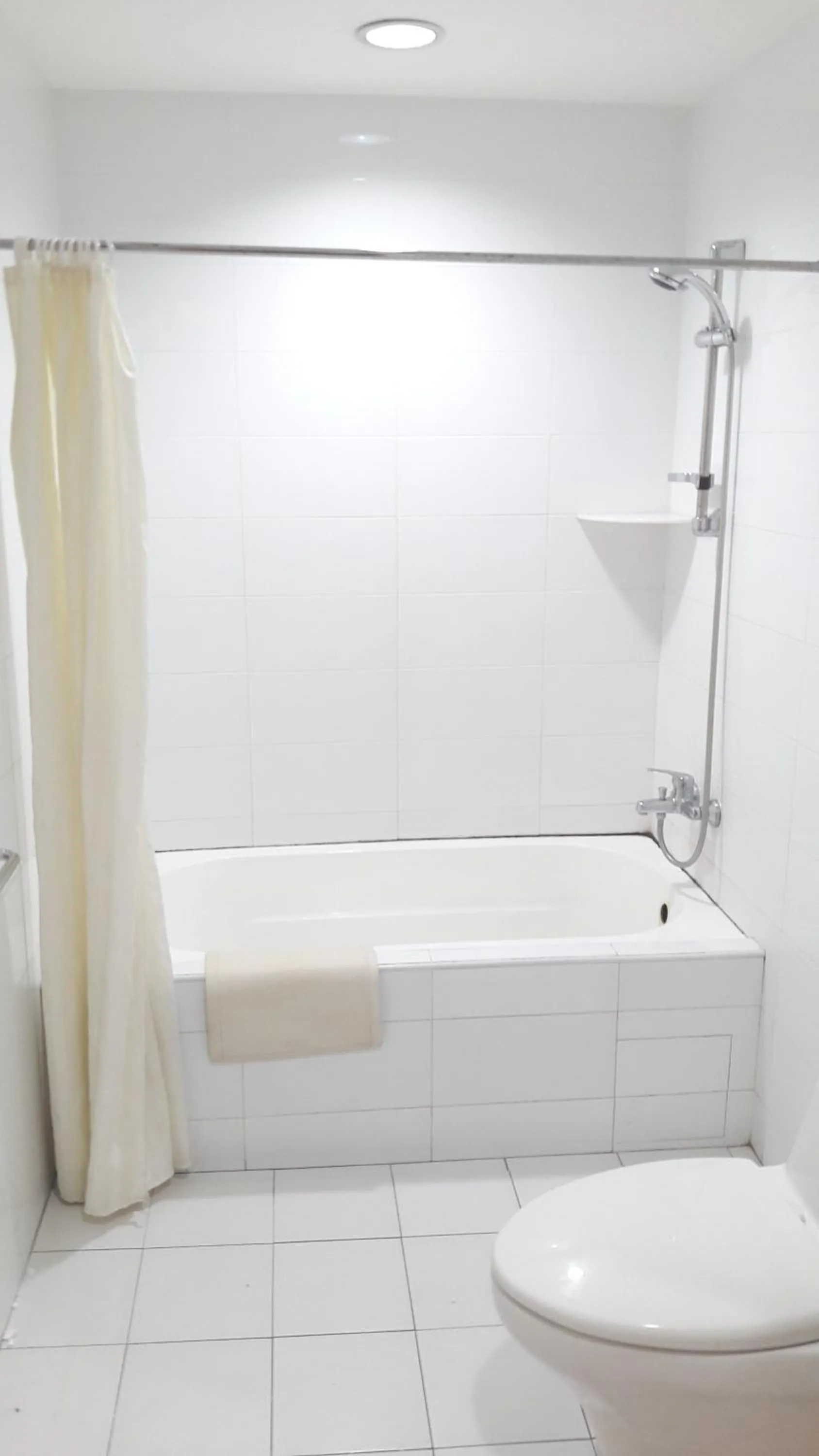 Shower in Cheng Ho Hotel