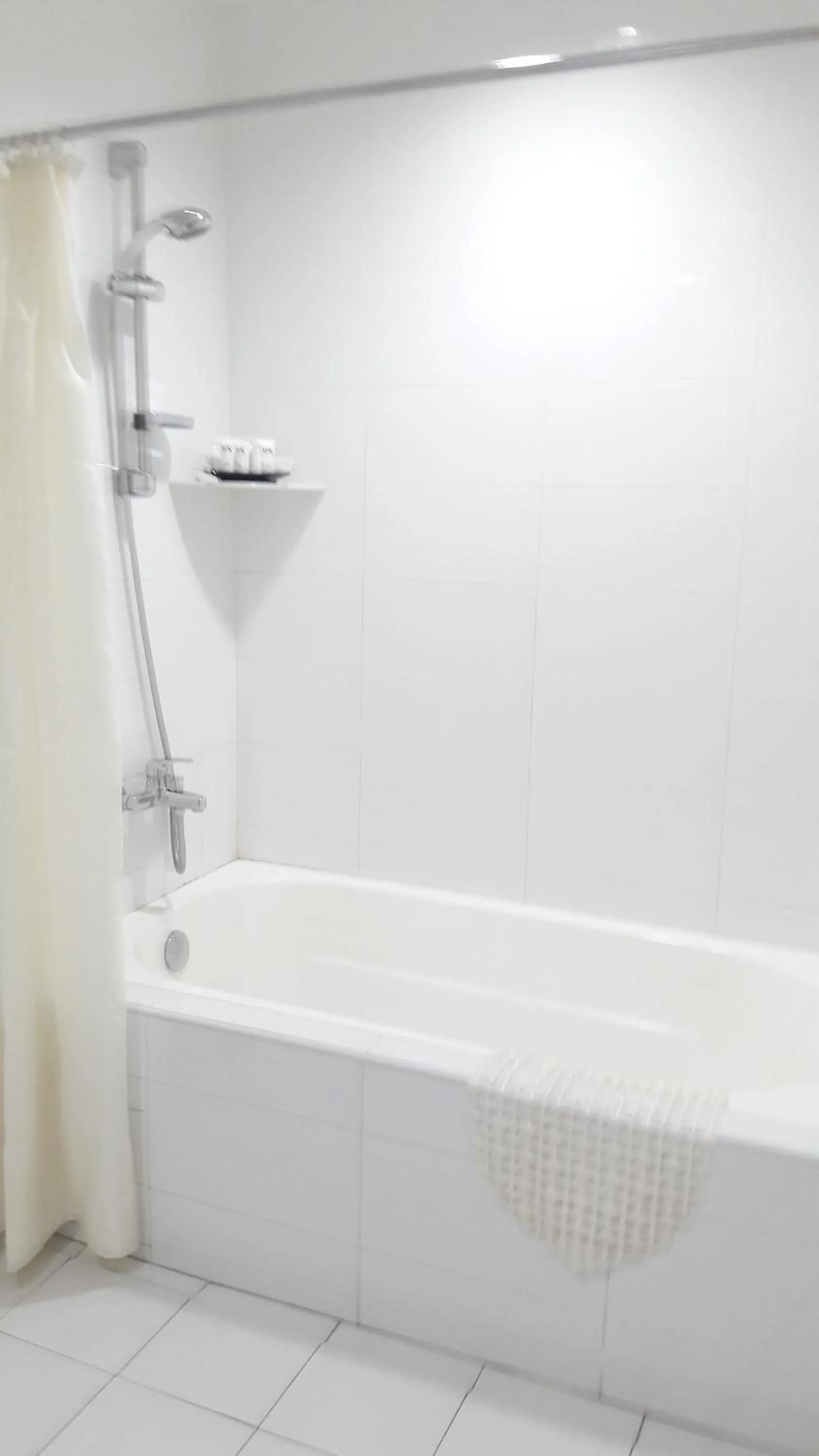 Shower in Cheng Ho Hotel