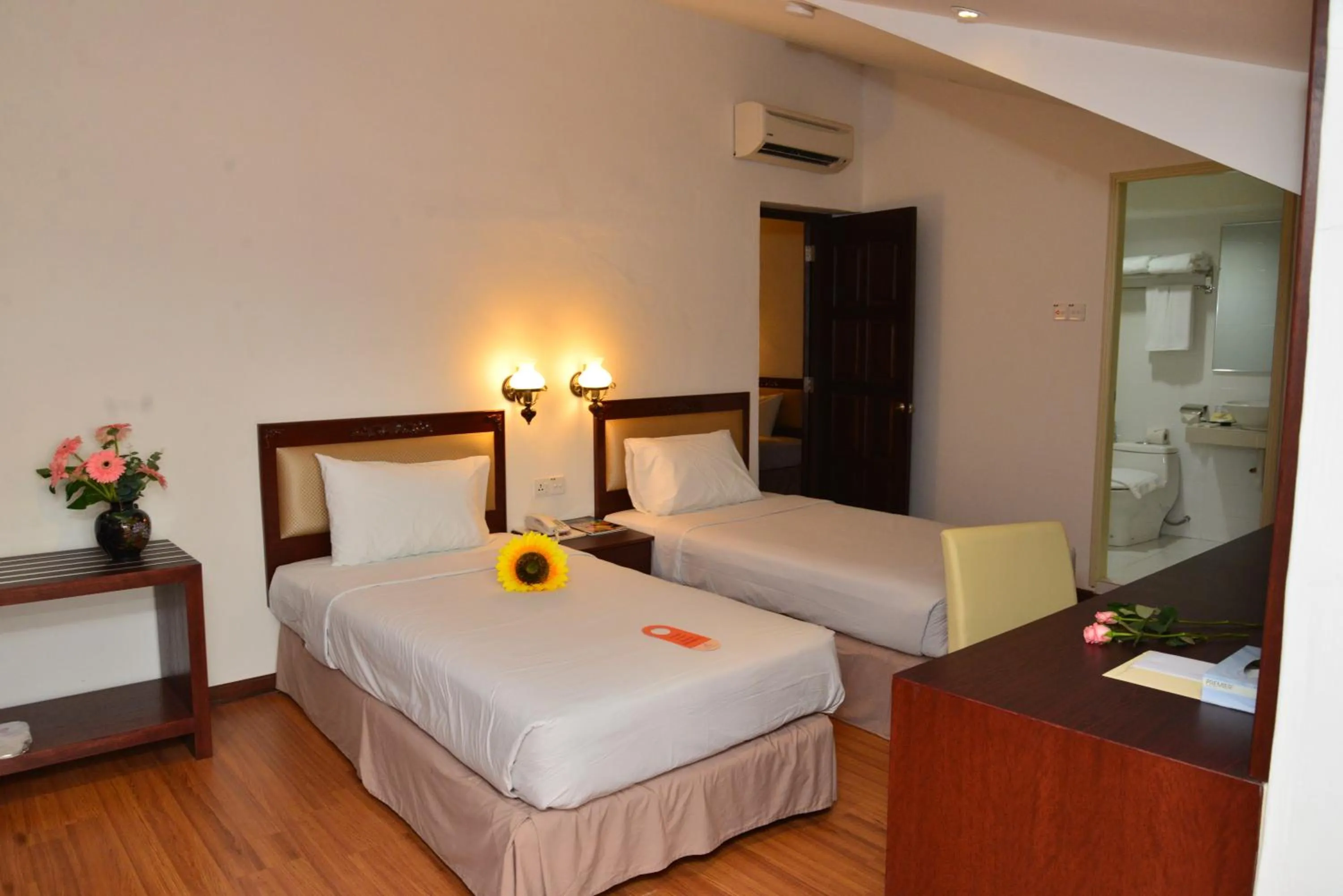 Bed in Cheng Ho Hotel