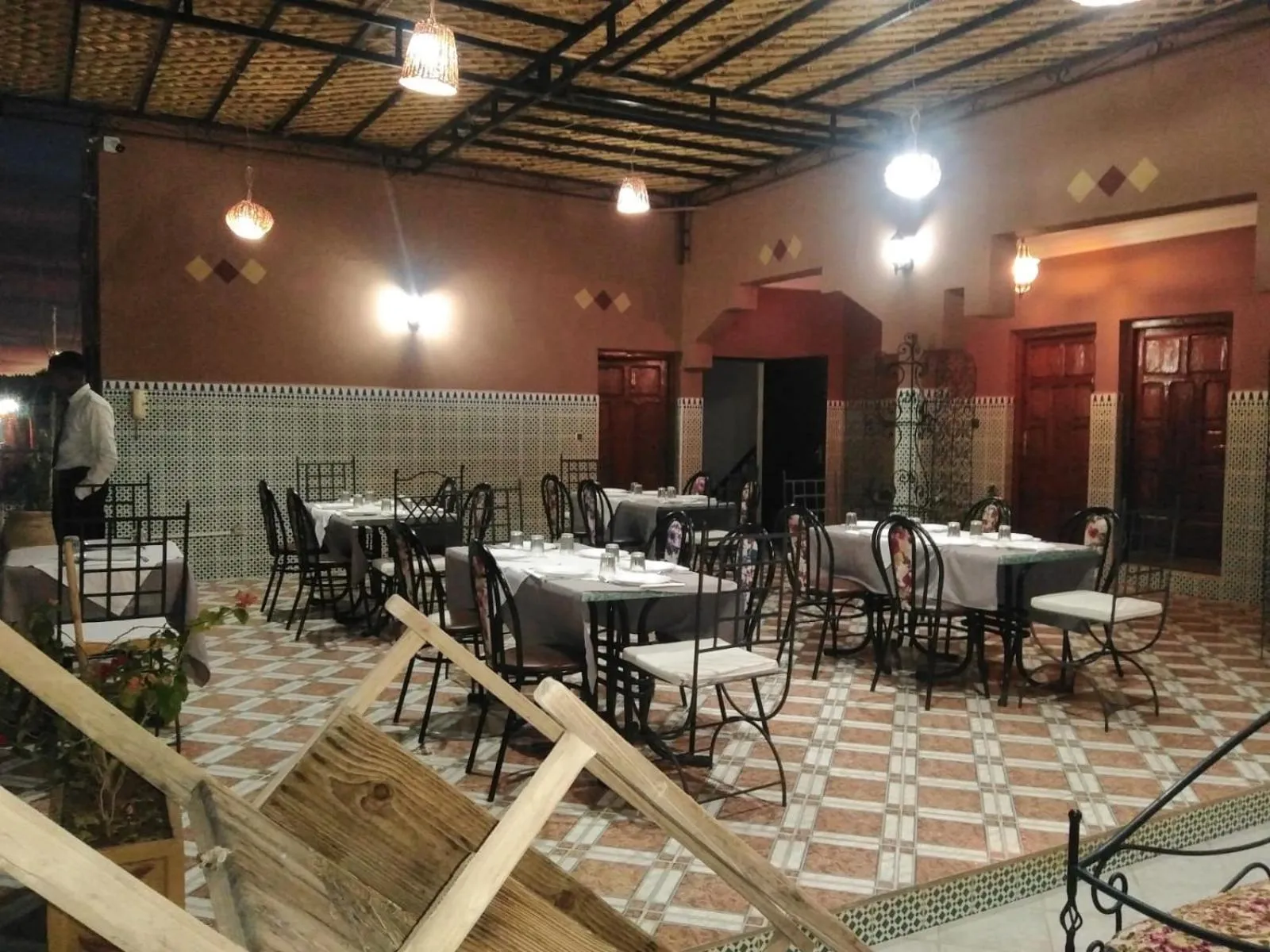 Restaurant/places to eat in APPART AIGLE HOTEL