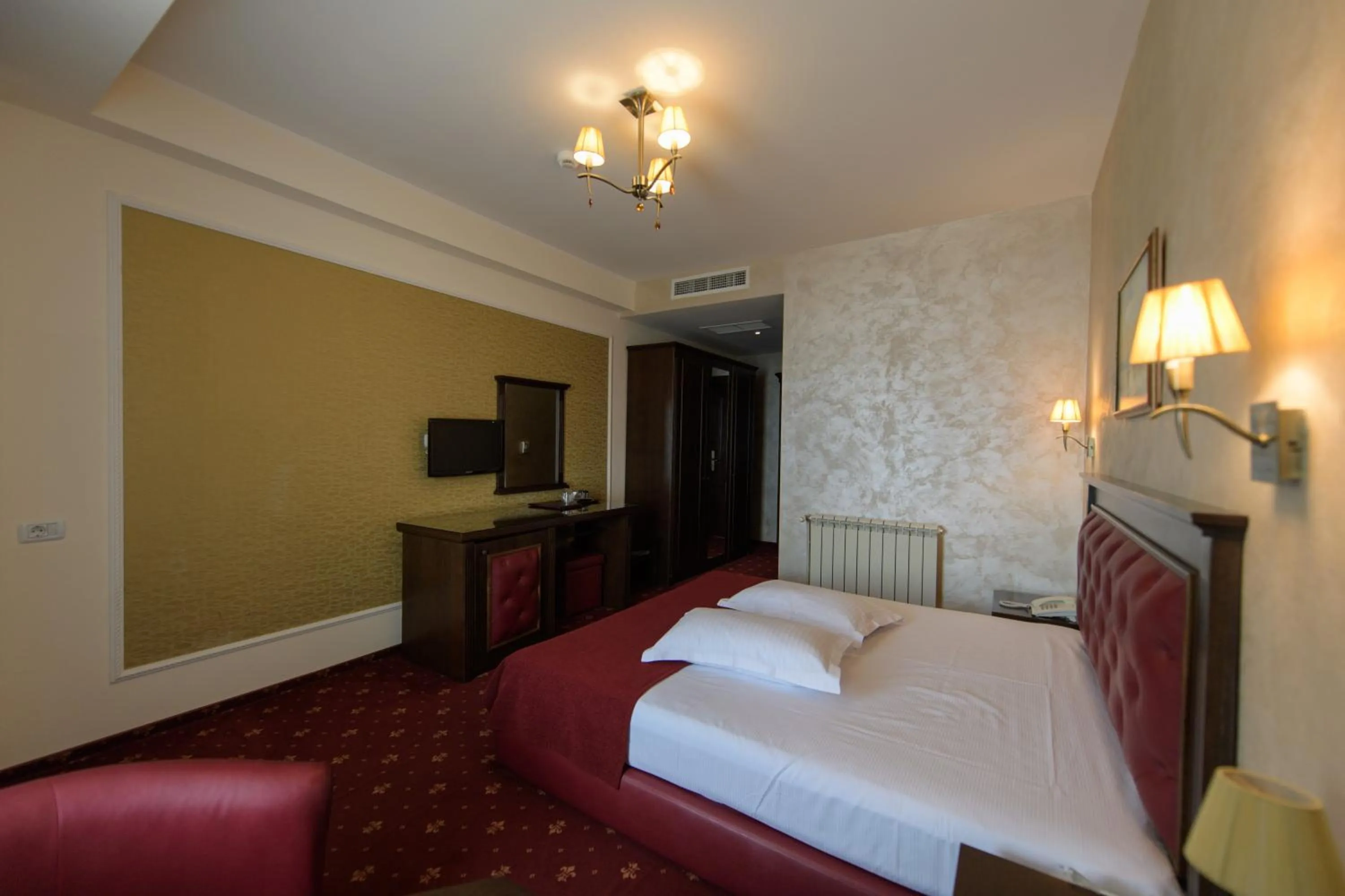 Bed in Hotel Golden Palace