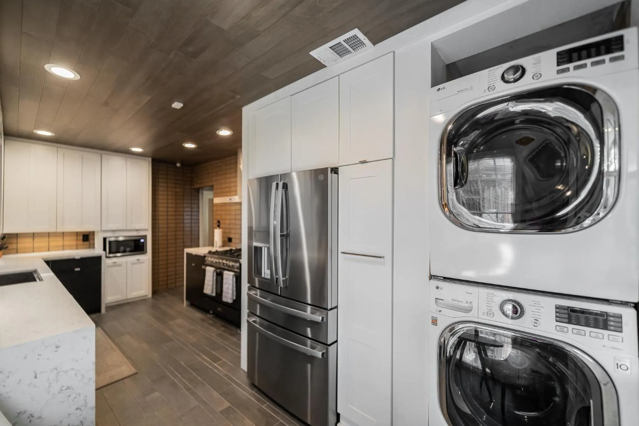 Sunset House - Luxury Pool and Hot Tub Retreat