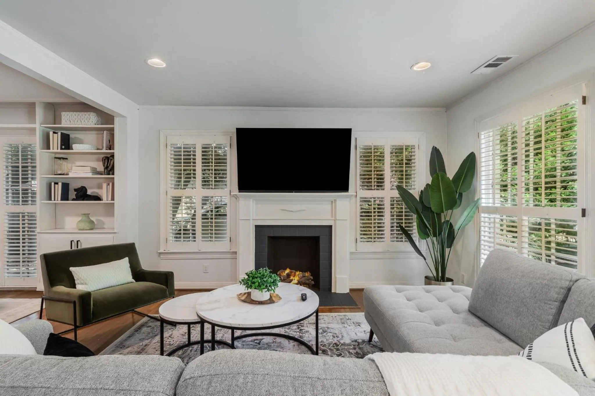 Sunset House - Luxury Pool and Hot Tub Retreat