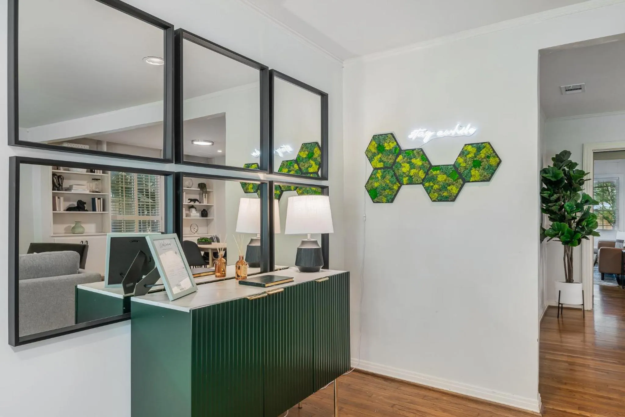 Sunset House - Luxury Pool and Hot Tub Retreat