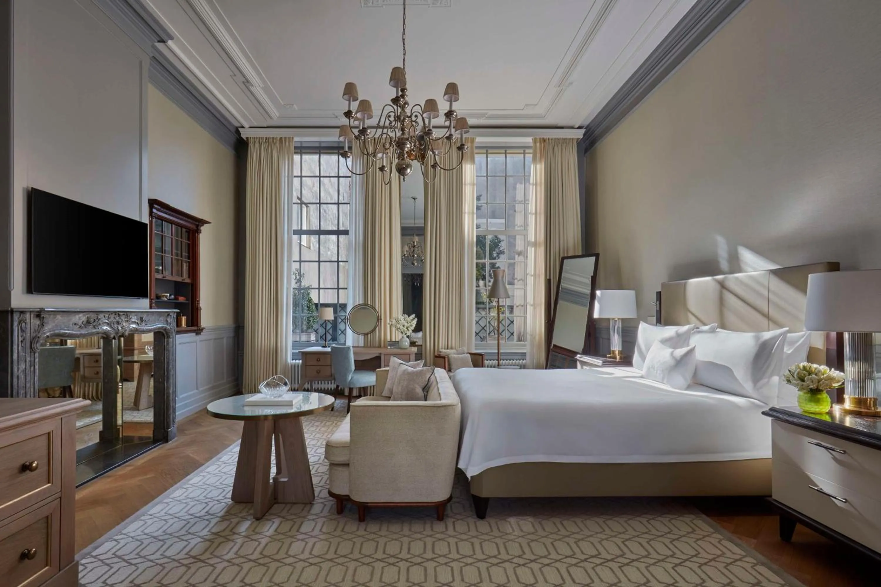 Living room, Bed in Waldorf Astoria Amsterdam