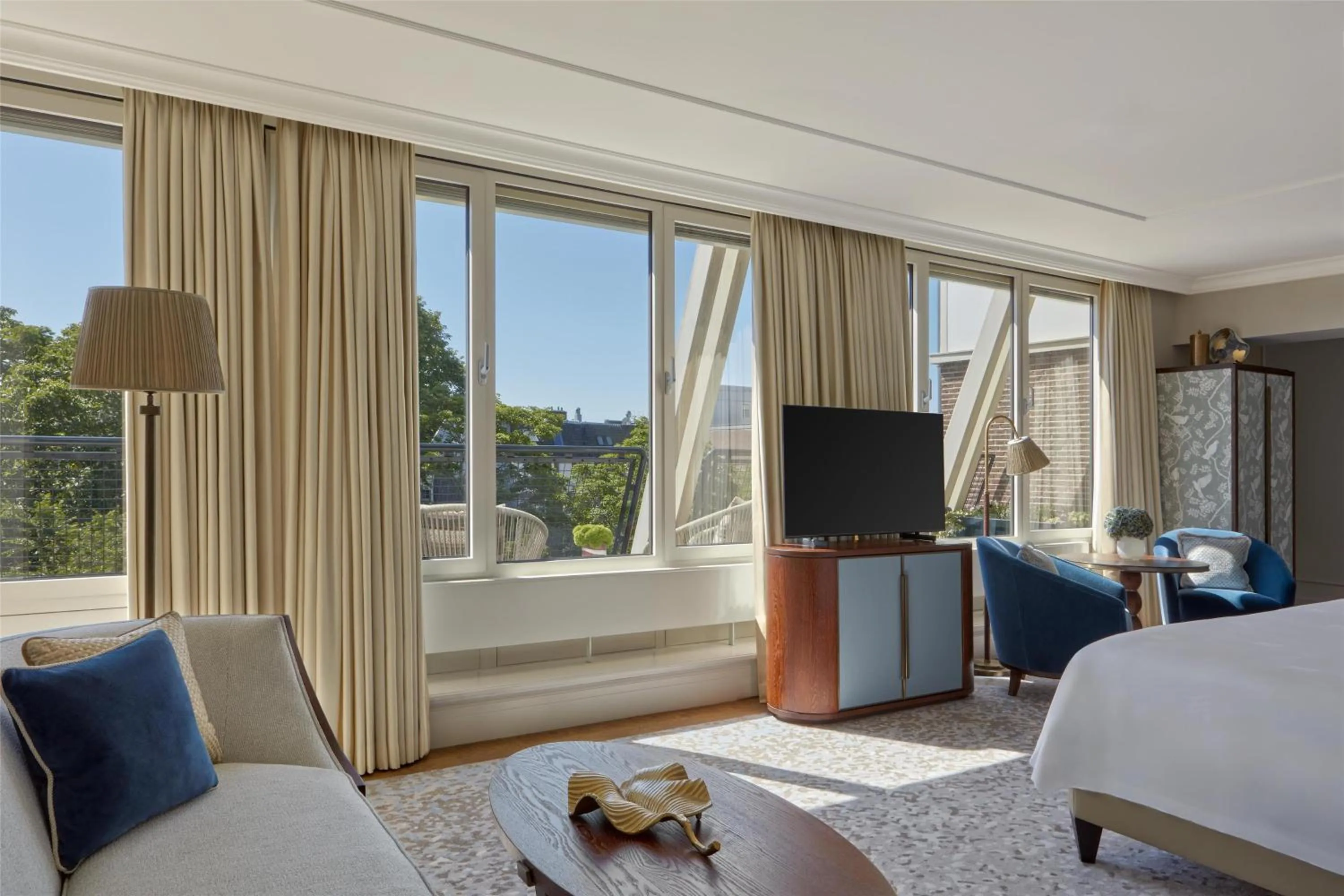 View (from property/room), Bed in Waldorf Astoria Amsterdam