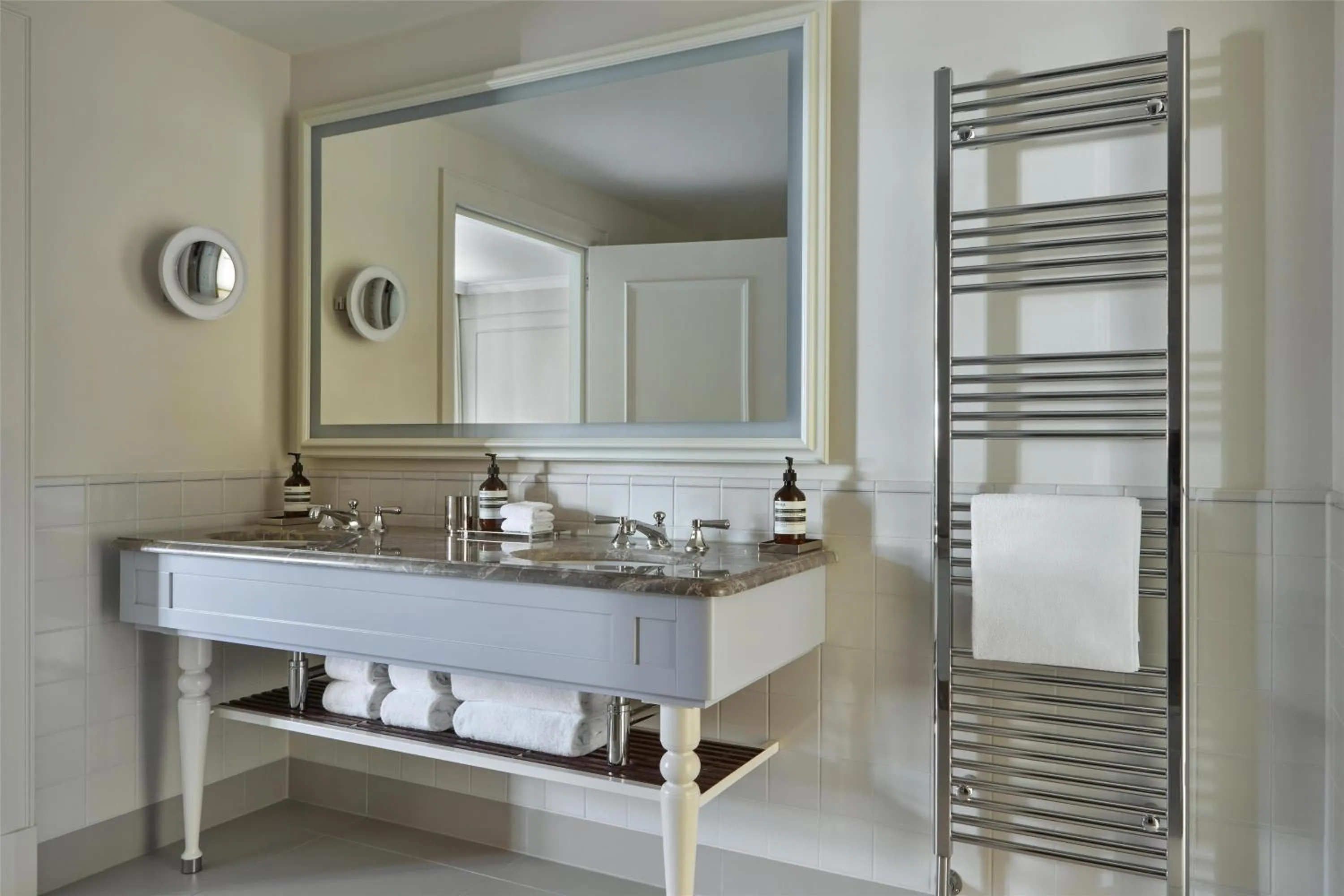 Photo of the whole room in Waldorf Astoria Amsterdam