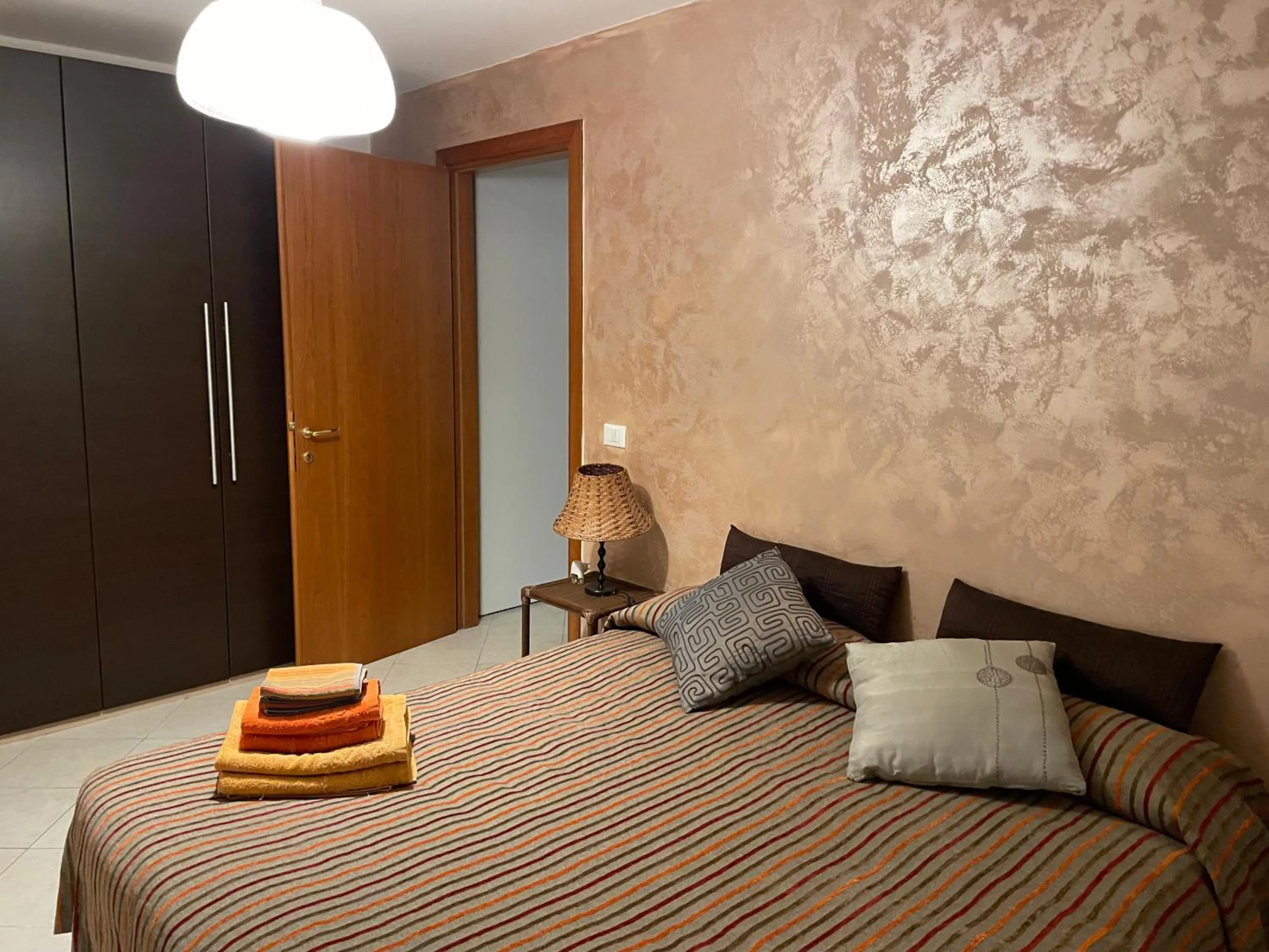 Bedroom, Bed in Ali