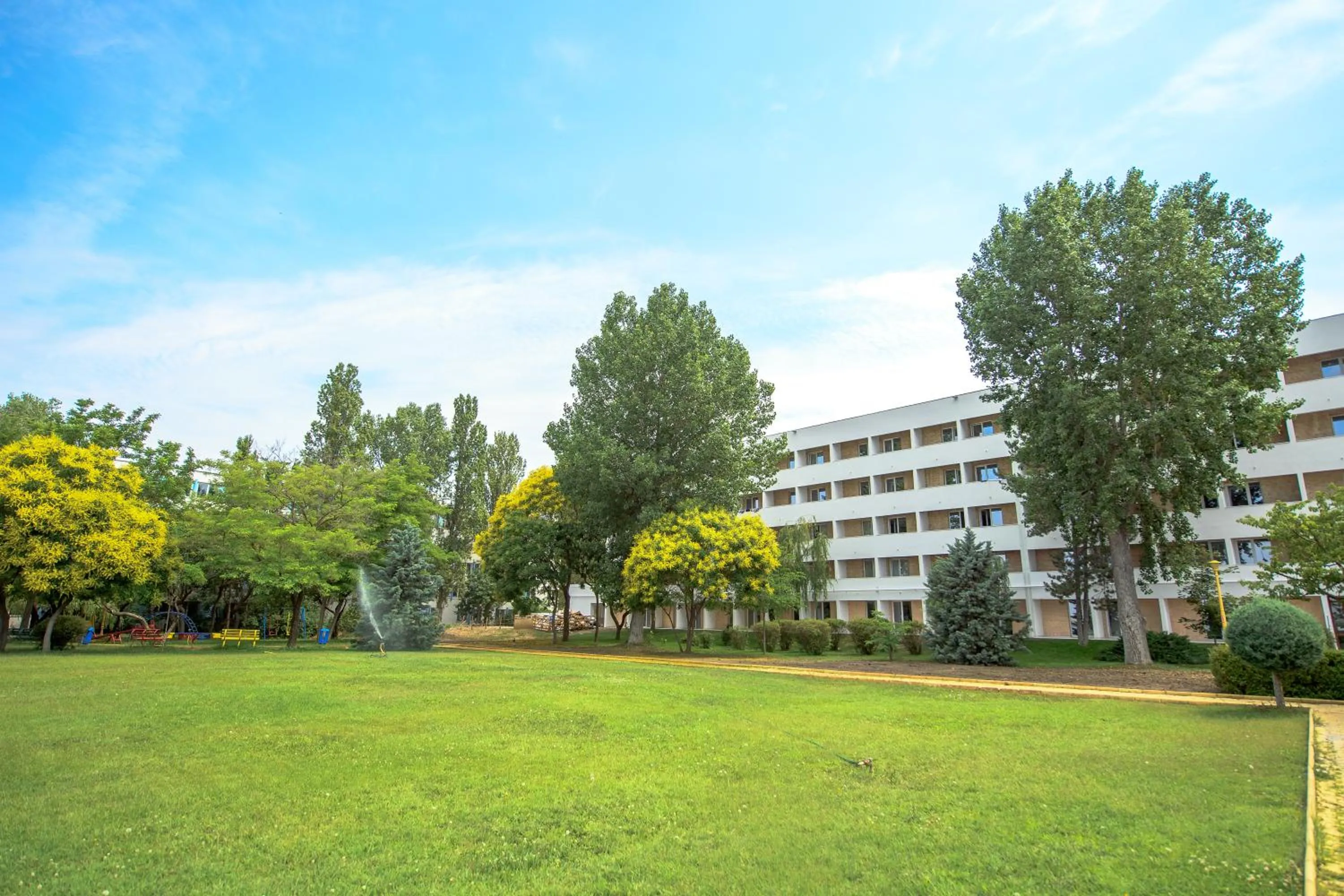 Property building in Hotel Piccadilly