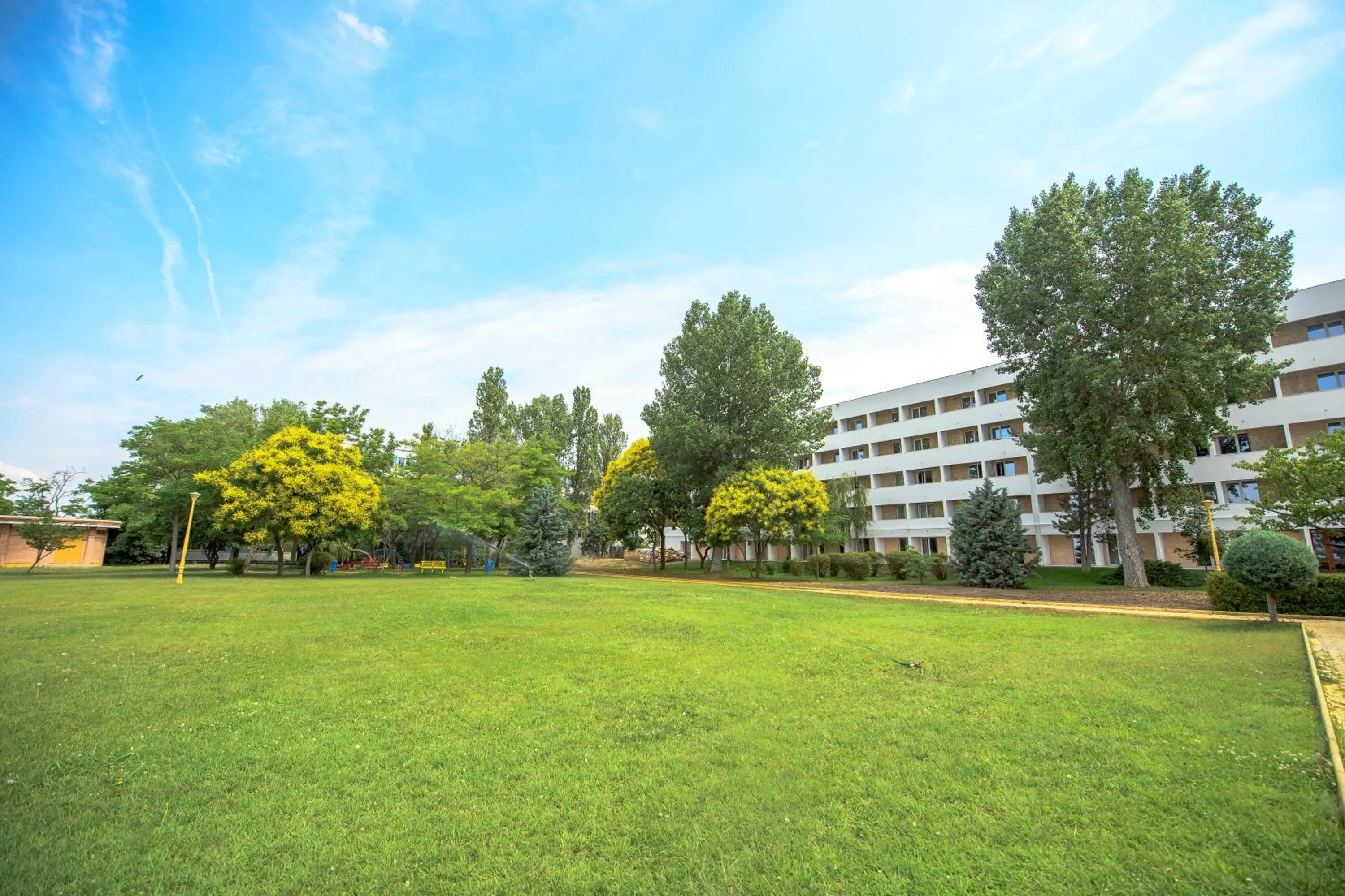 Property building in Hotel Piccadilly