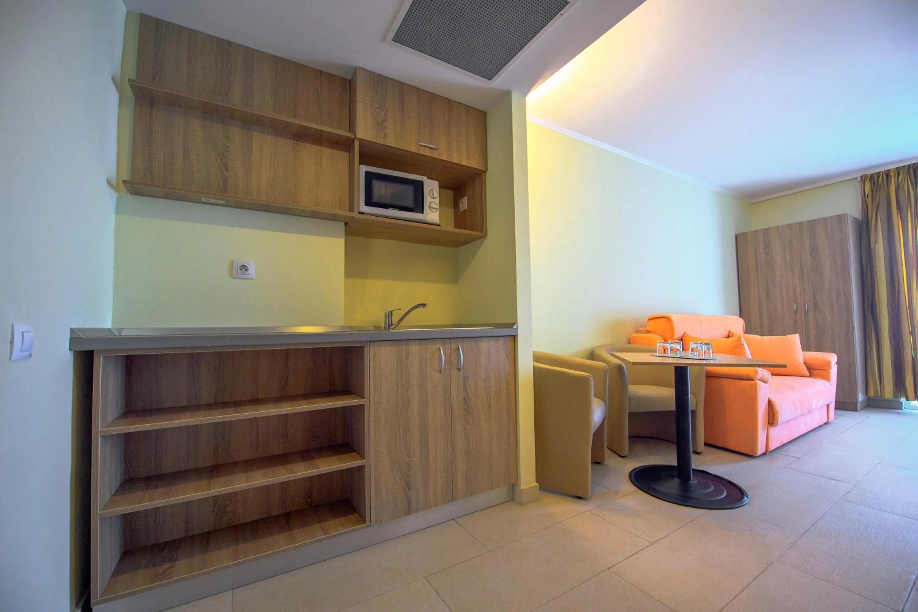 Kitchen or kitchenette in Hotel Piccadilly