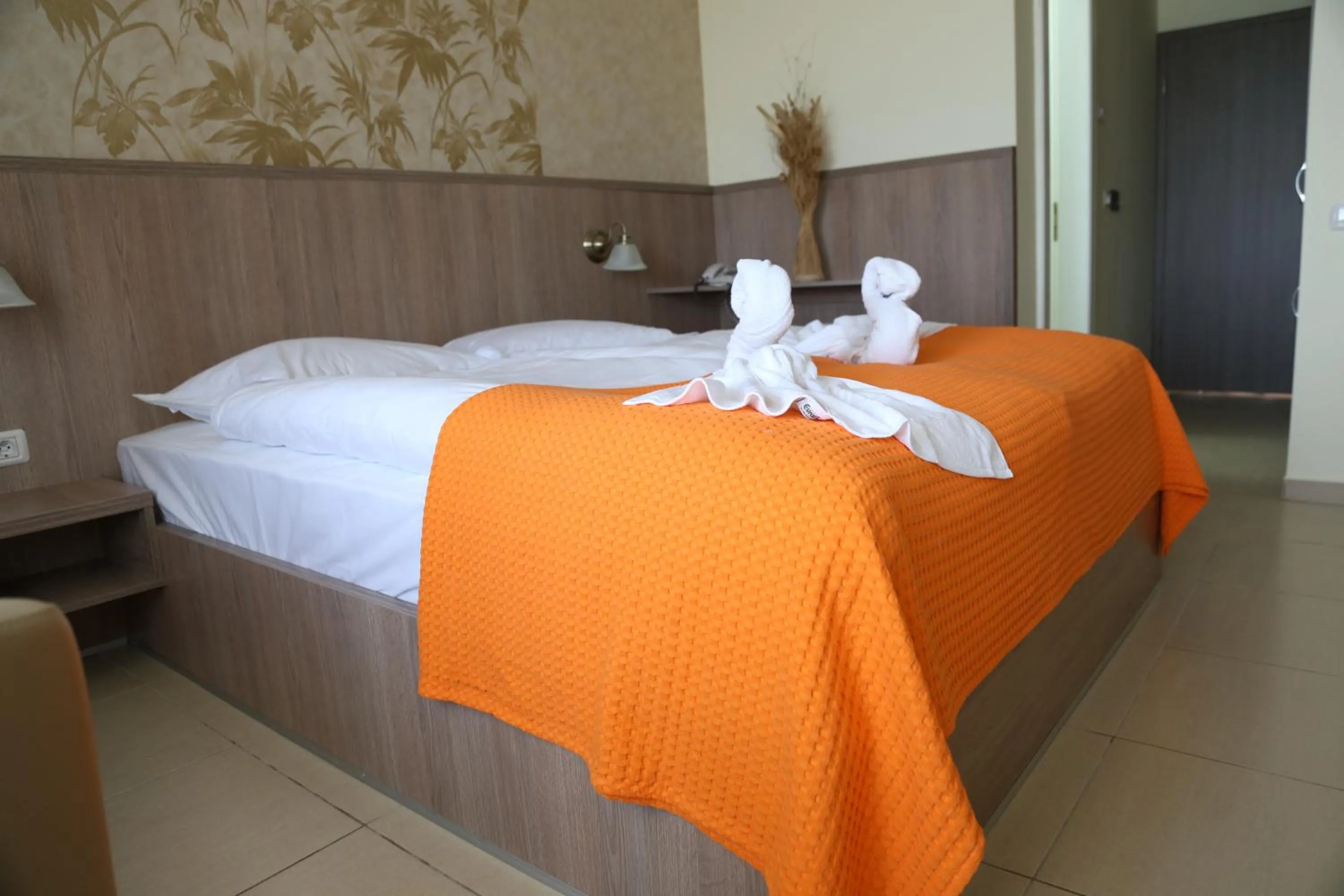 Photo of the whole room, Bed in Hotel Piccadilly