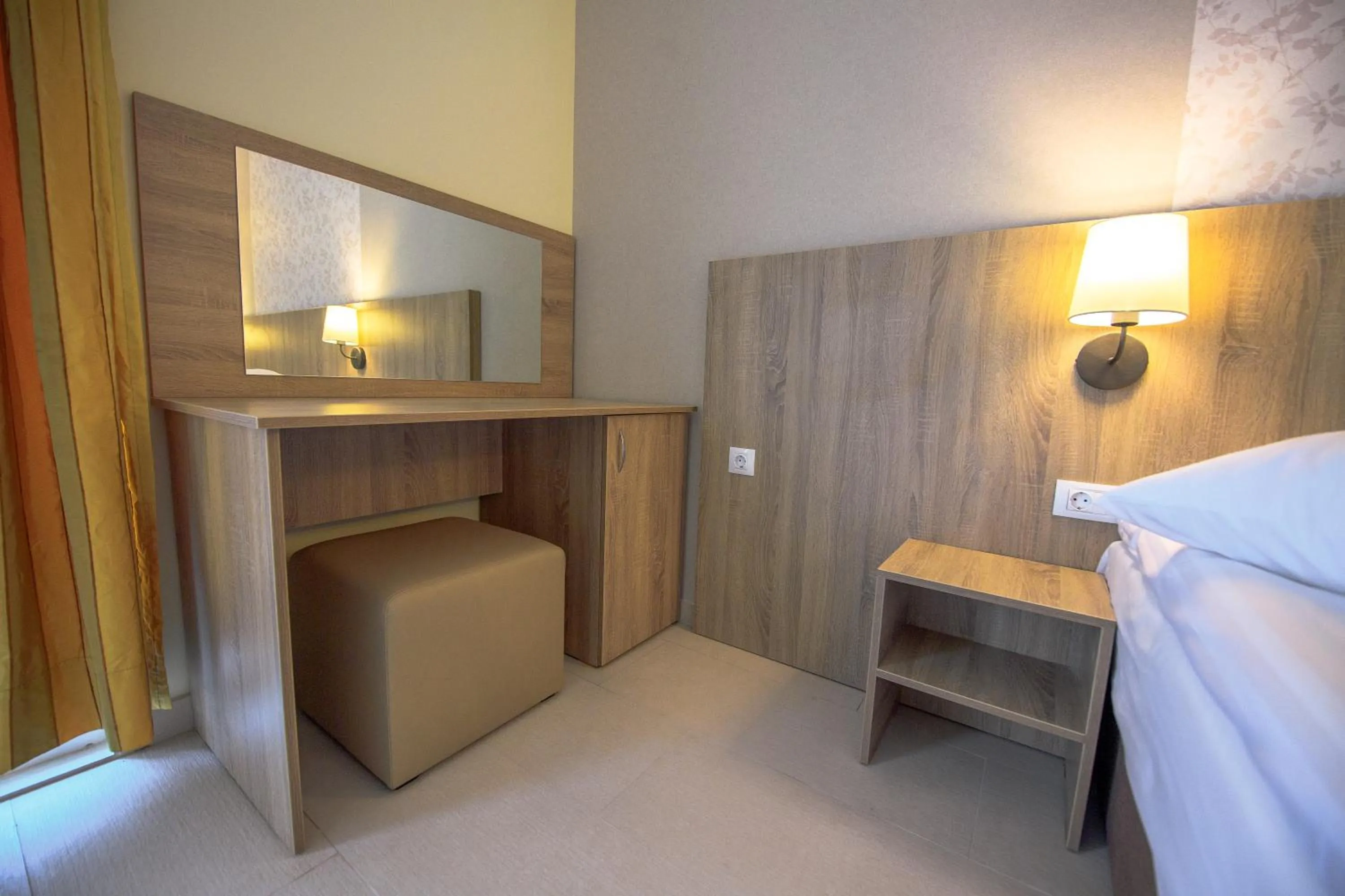 Bedroom, Bed in Hotel Piccadilly