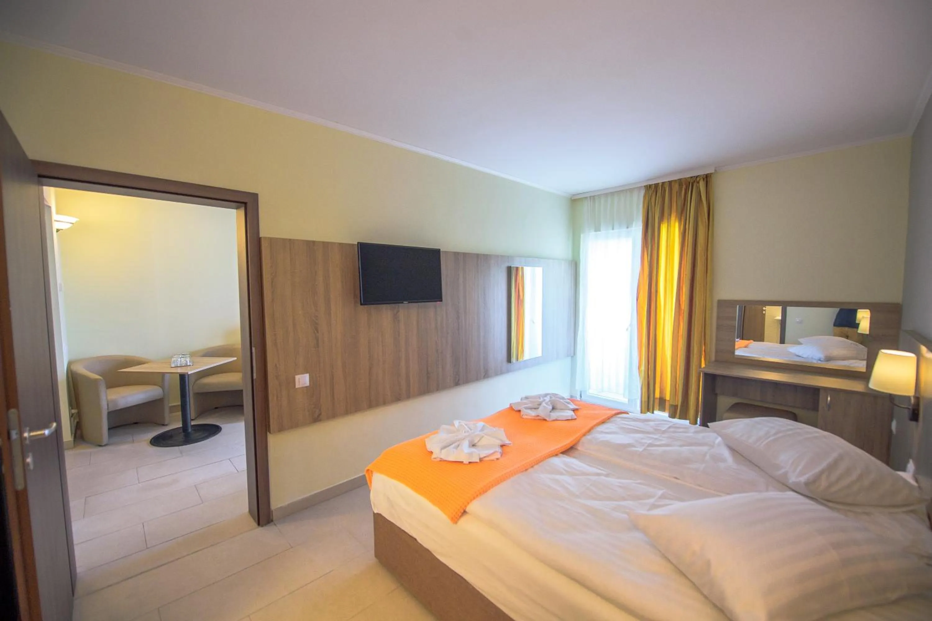 Bedroom, Bed in Hotel Piccadilly