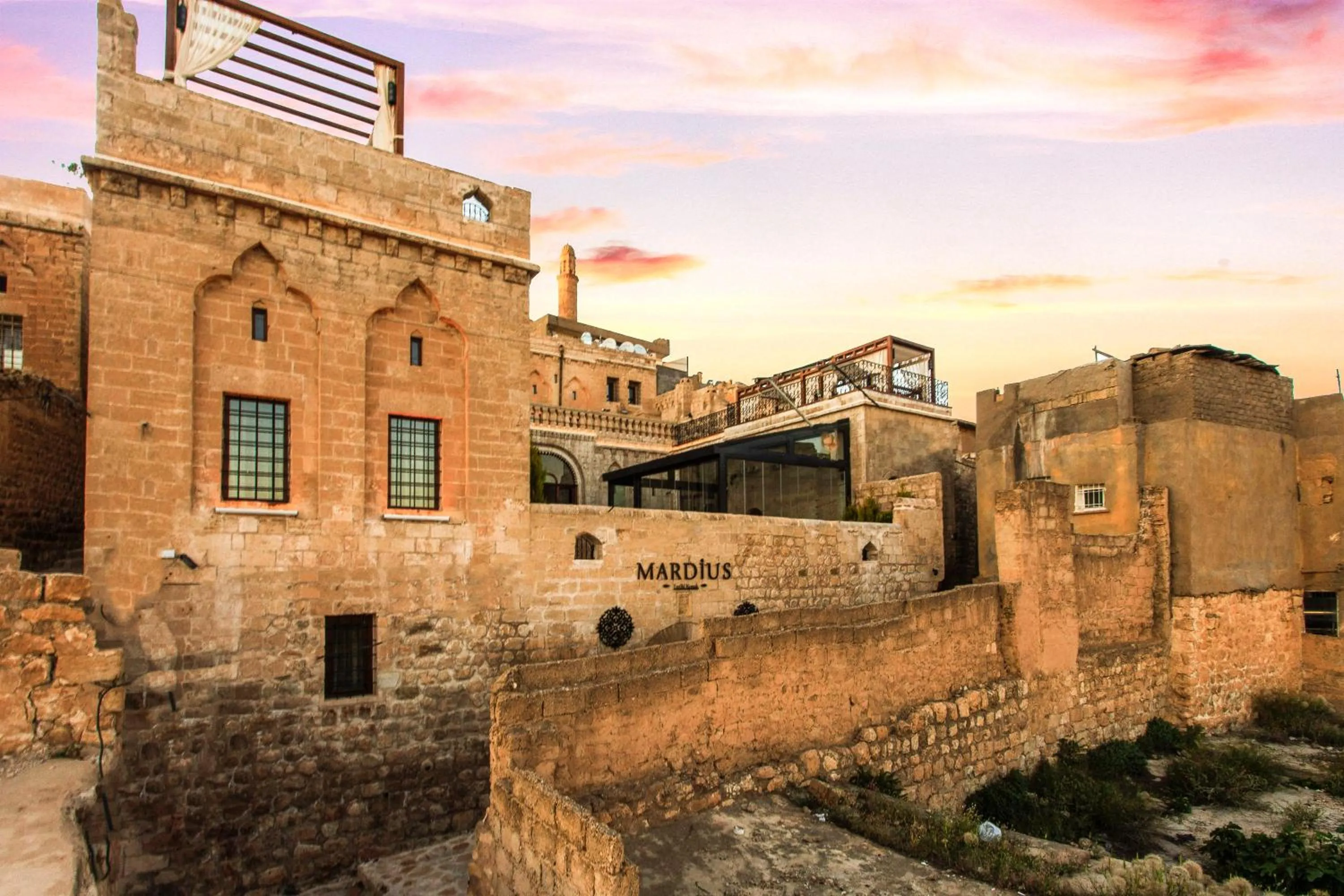 Facade/entrance in Mardius Tarihi Konak