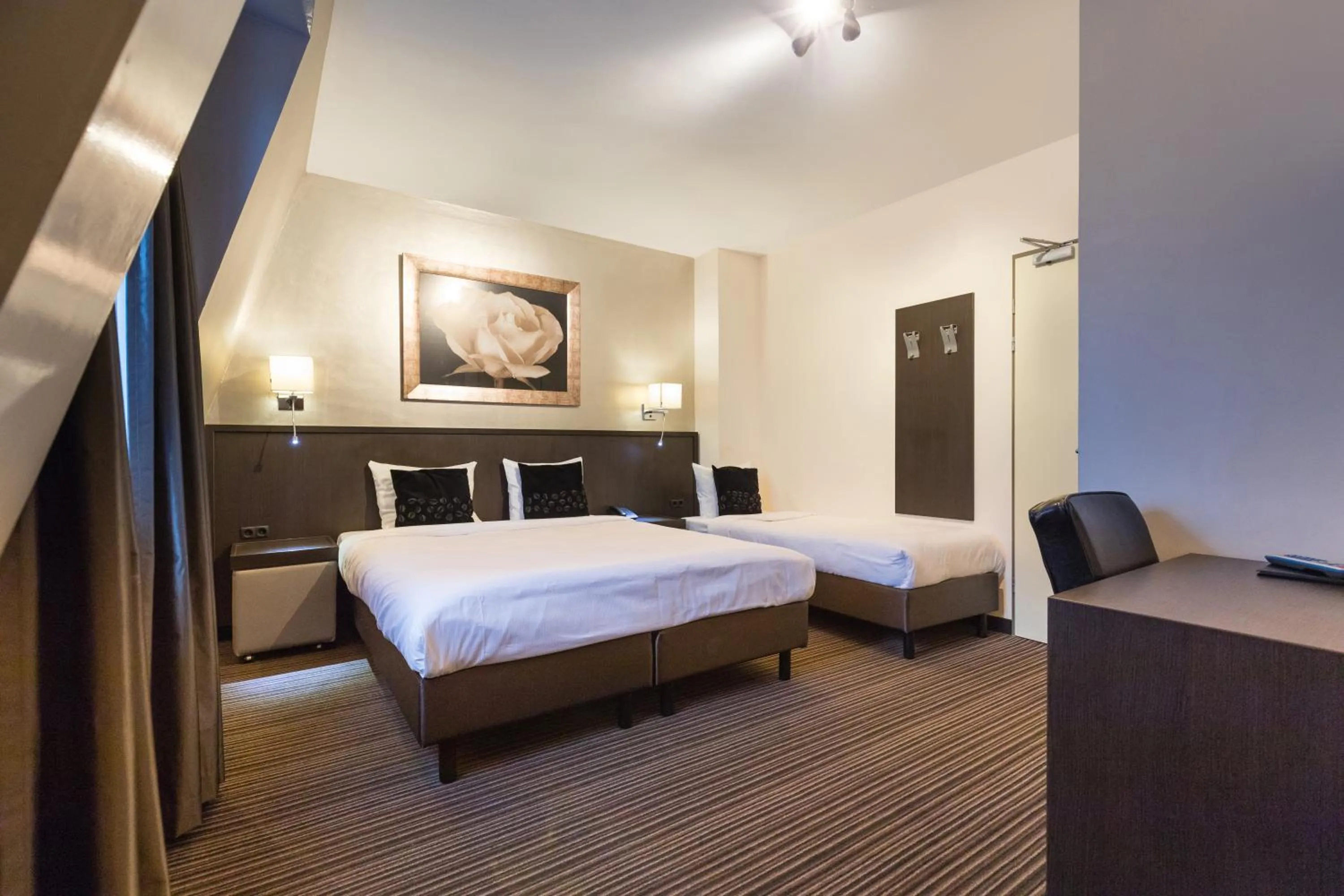 Photo of the whole room, Bed in Hotel de Duif Lisse - Keukenhof