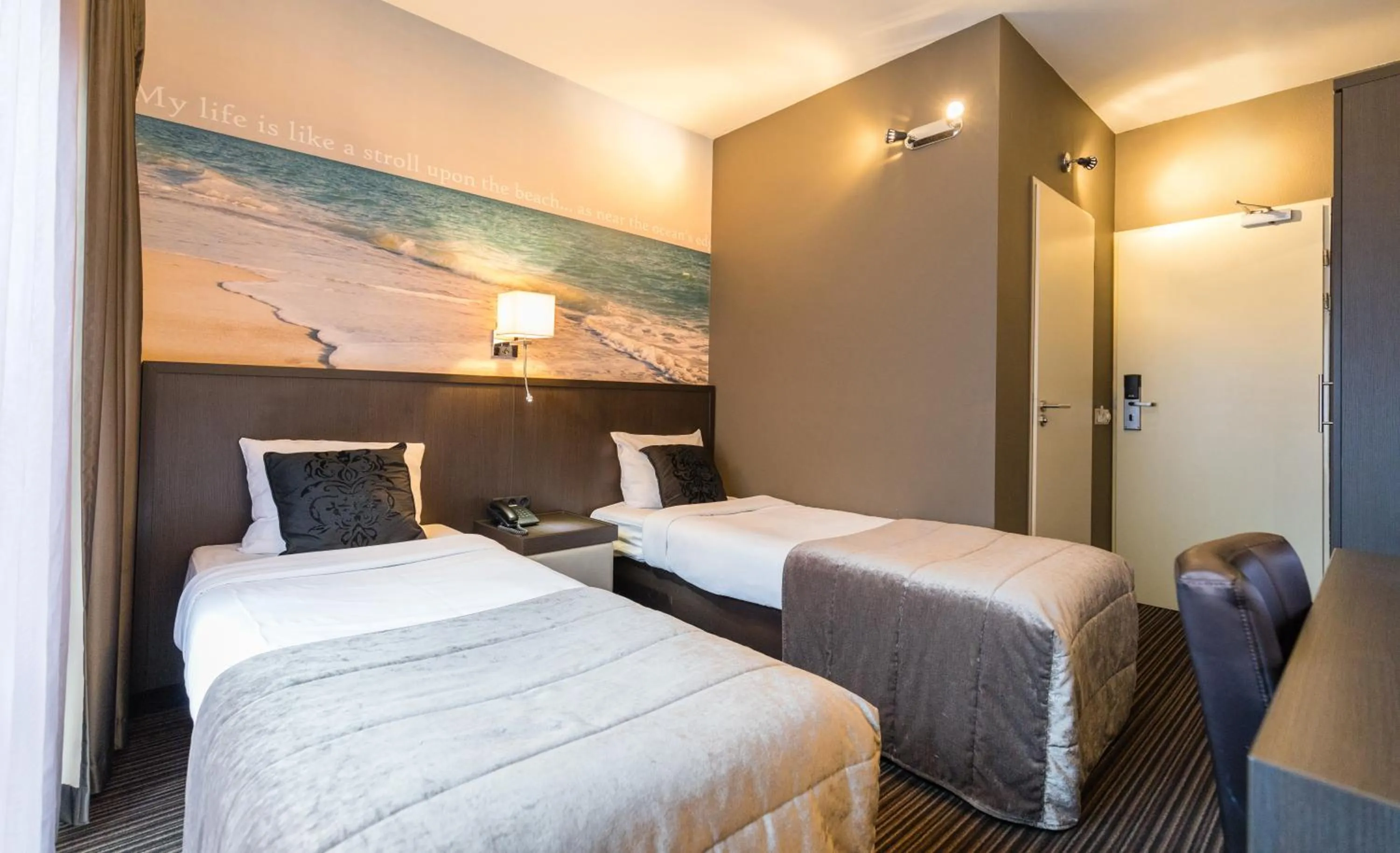 Photo of the whole room, Bed in Hotel de Duif Lisse - Keukenhof