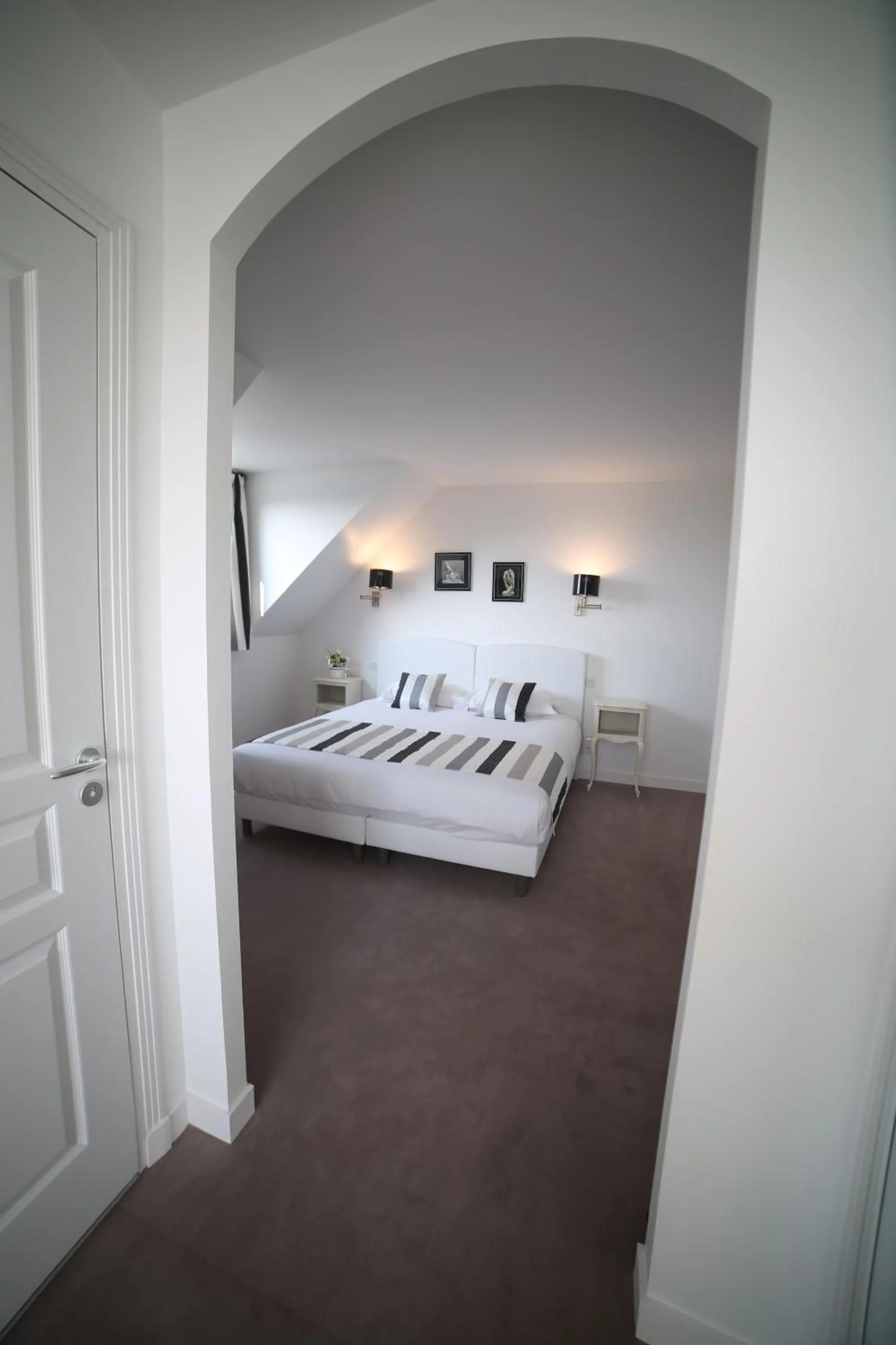 Photo of the whole room, Bed in Hotel Restaurant Le Lion d'Or