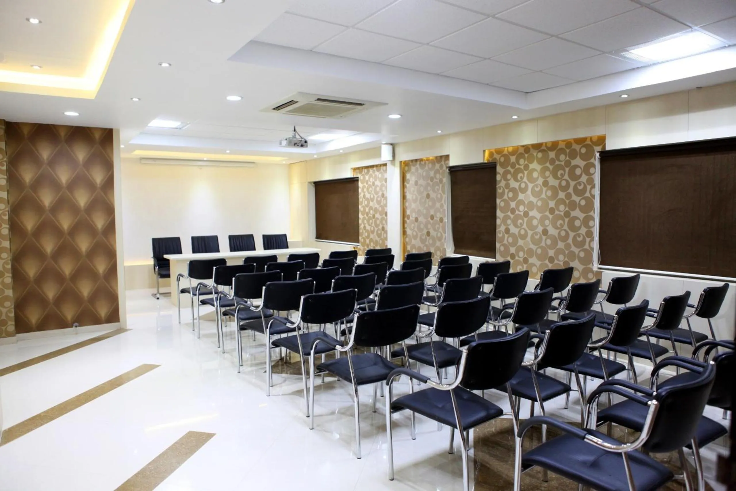 Business facilities in SBS Grand